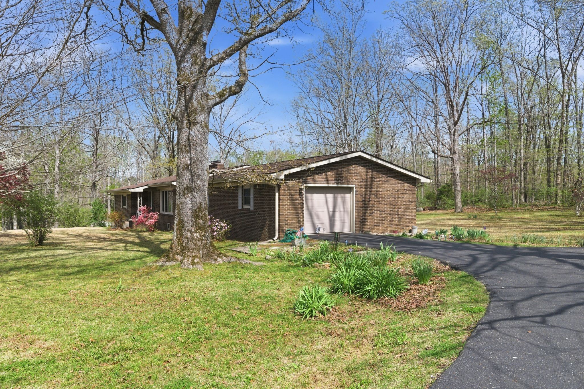 2809 Skyview Dr Property Photo 2