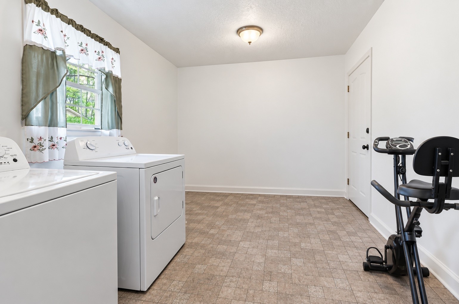 2809 Skyview Dr Property Photo 12