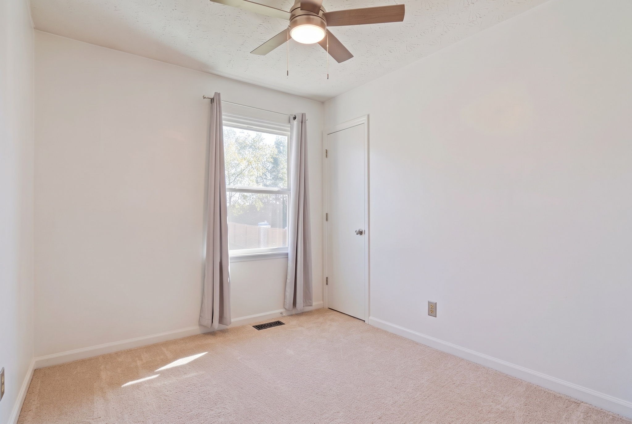 2632 Queen Anne Ct Property Photo 23