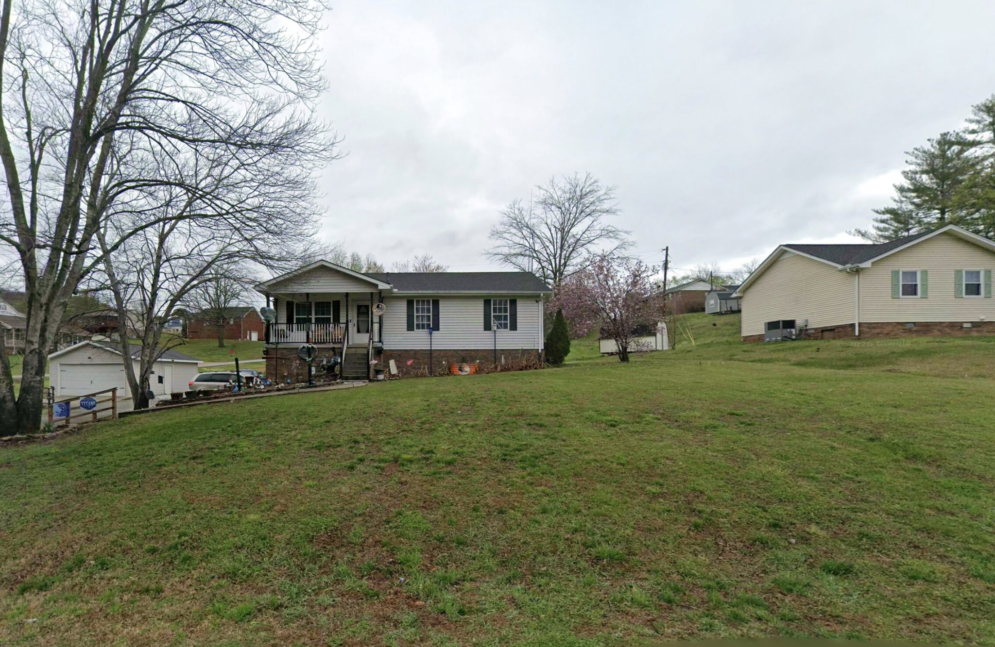124 Sanders Dr Property Photo 1