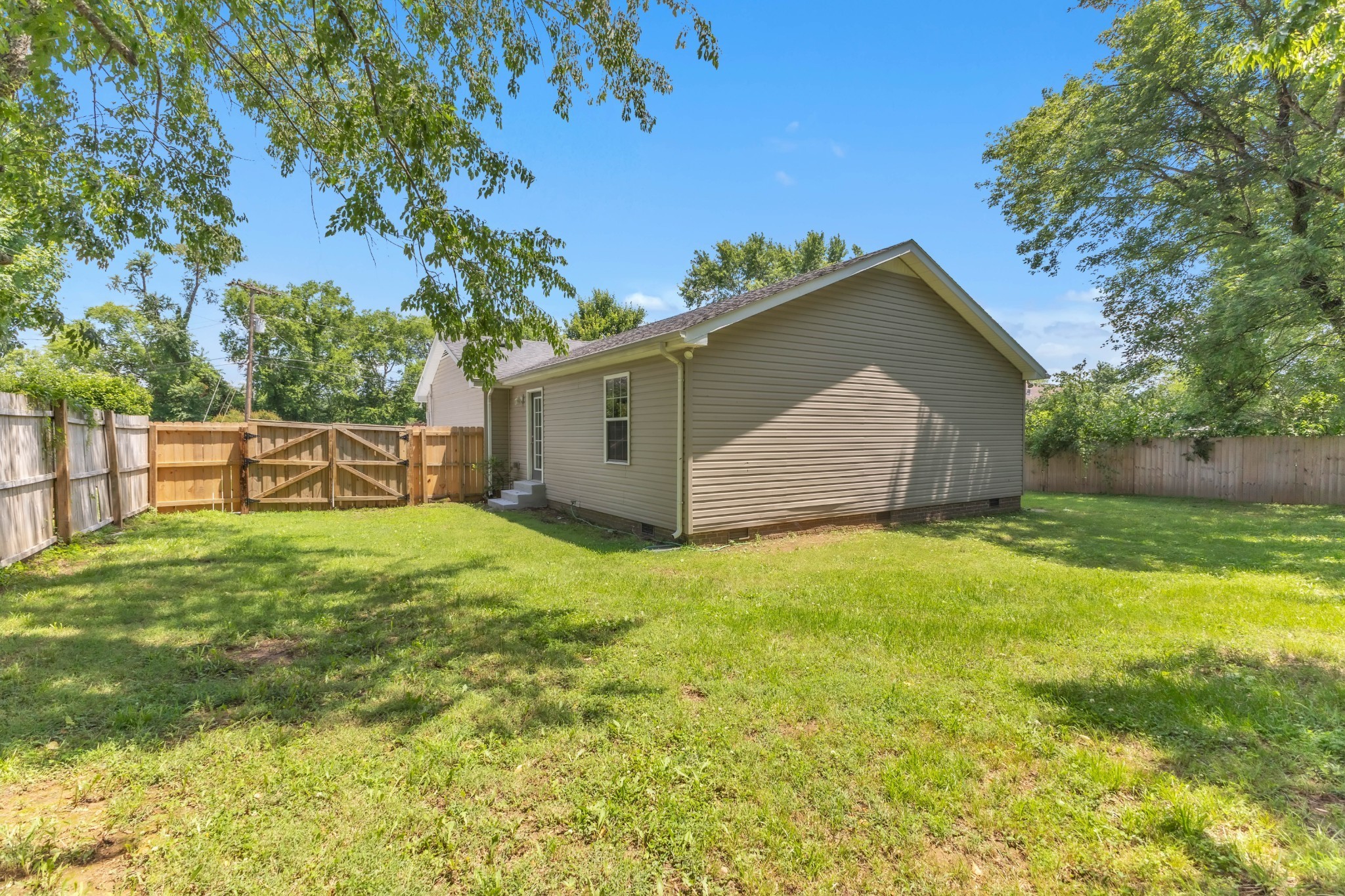 340 Blade St Property Photo 6