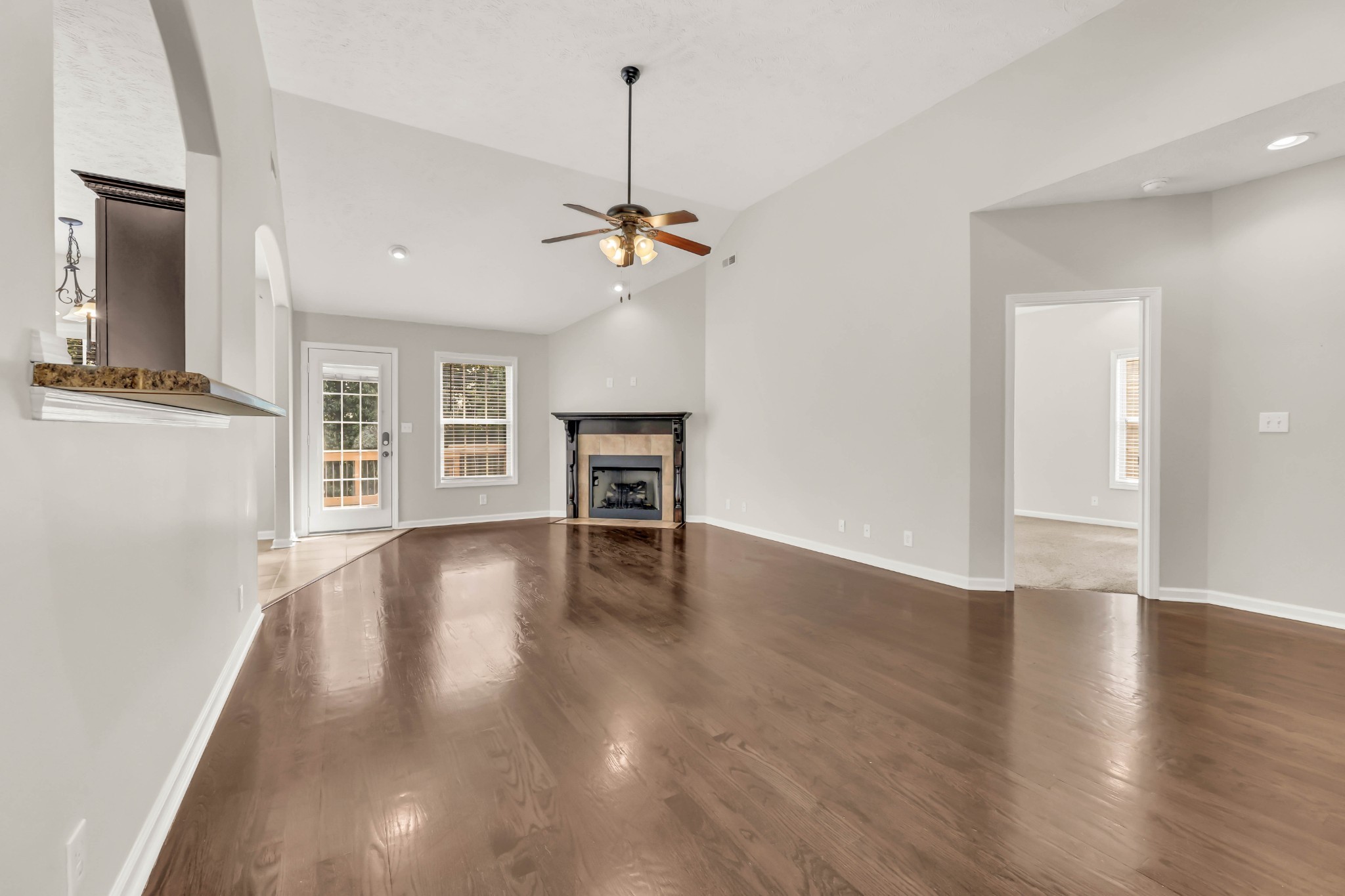 1712 Apache Way Property Photo 3