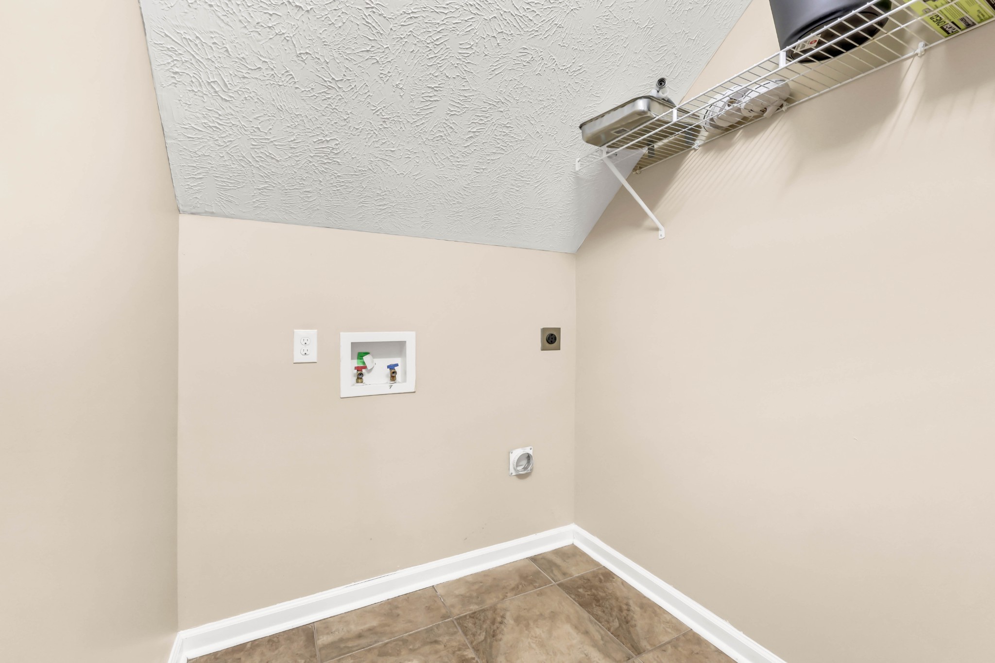 1712 Apache Way Property Photo 33