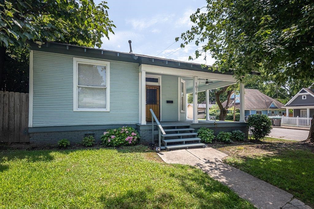 1016 S Cox St Property Photo 2