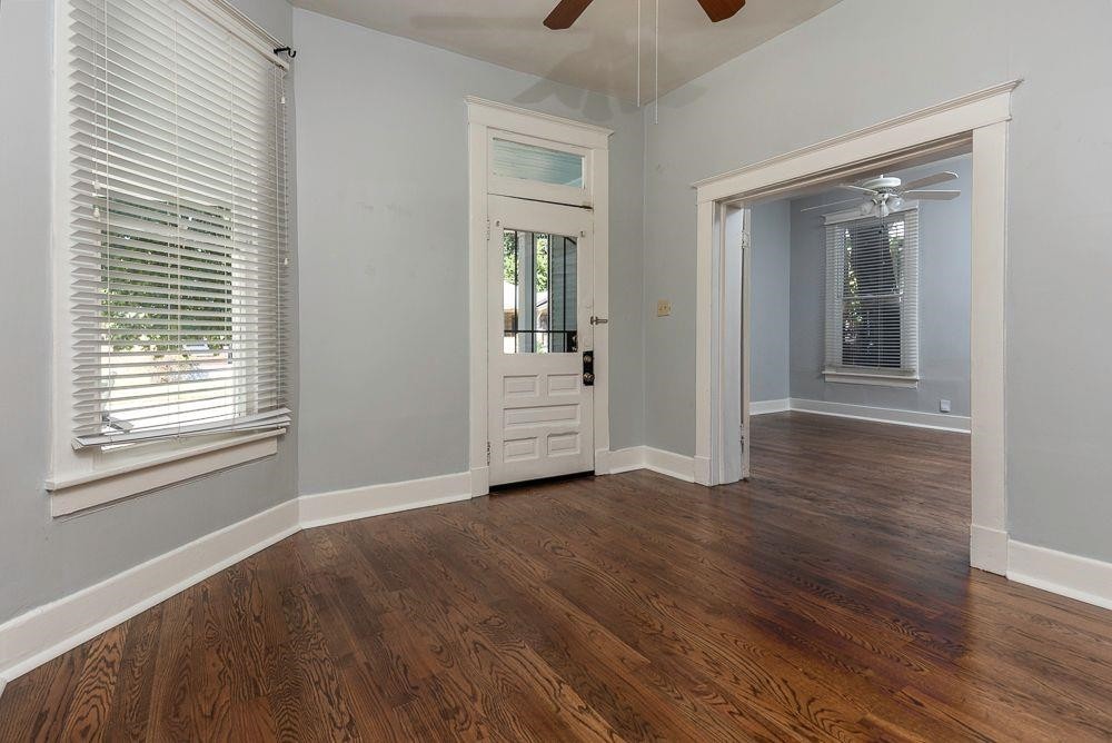 1016 S Cox St Property Photo 6