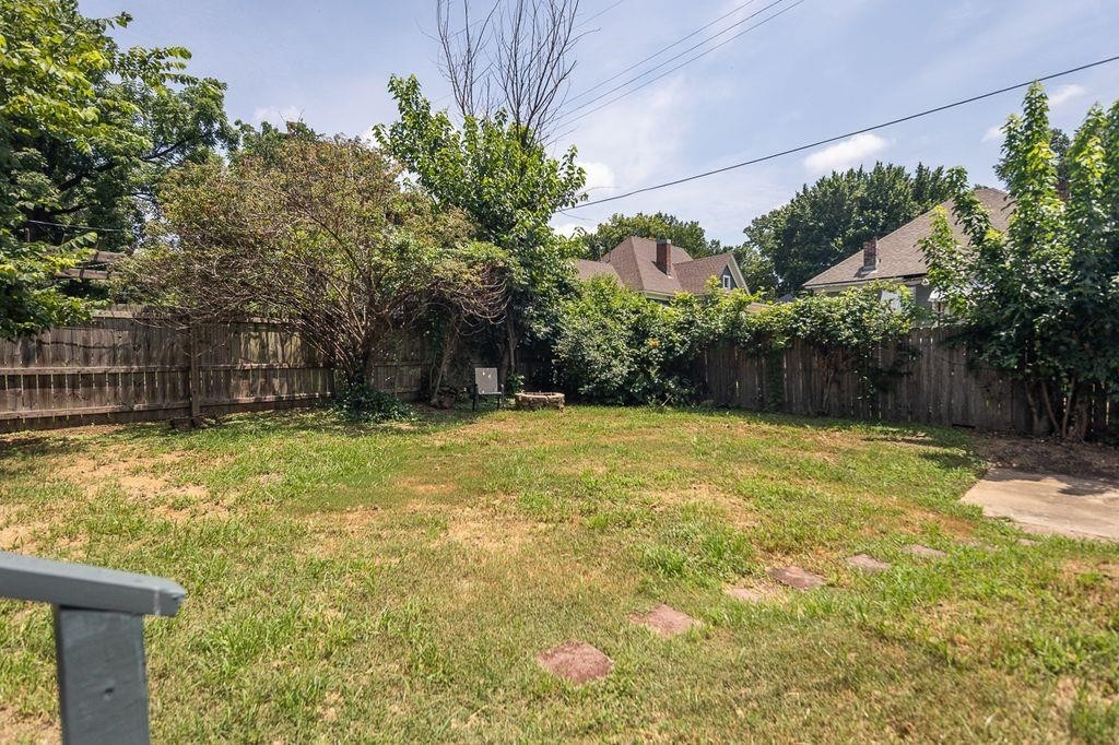 1016 S Cox St Property Photo 20
