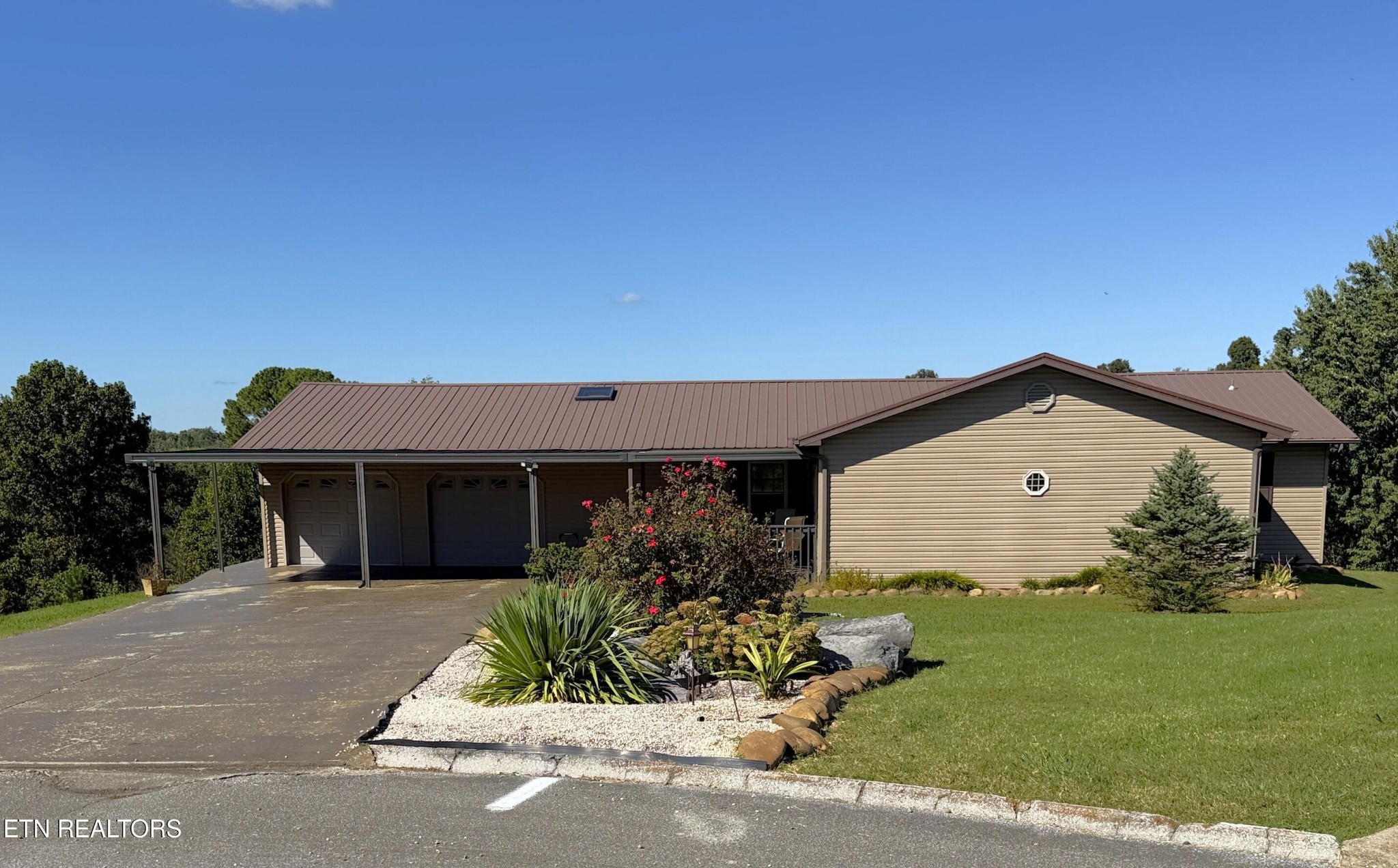 130 Earlington Drive Property Photo 1