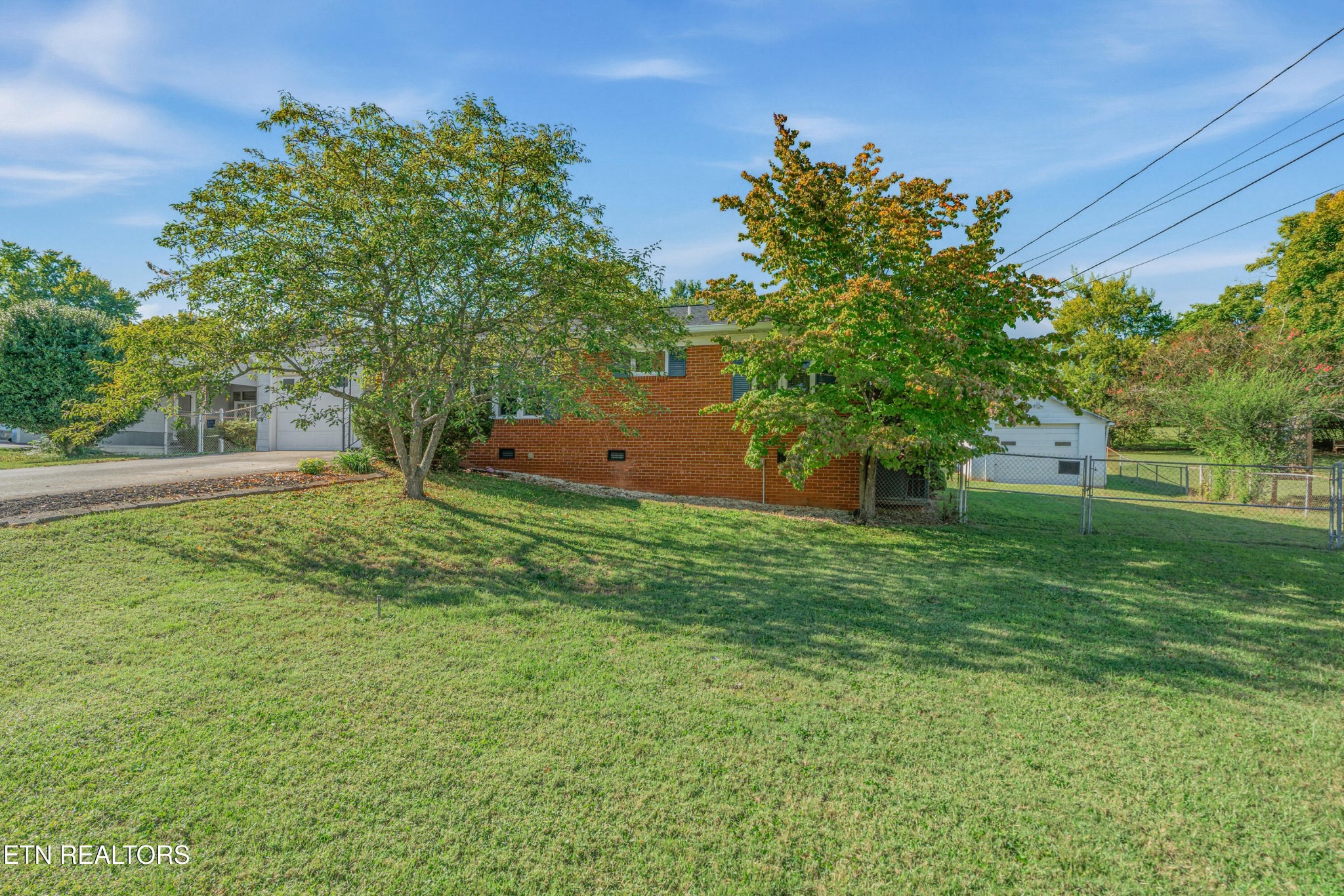 2001 Radiance Drive Property Photo 3