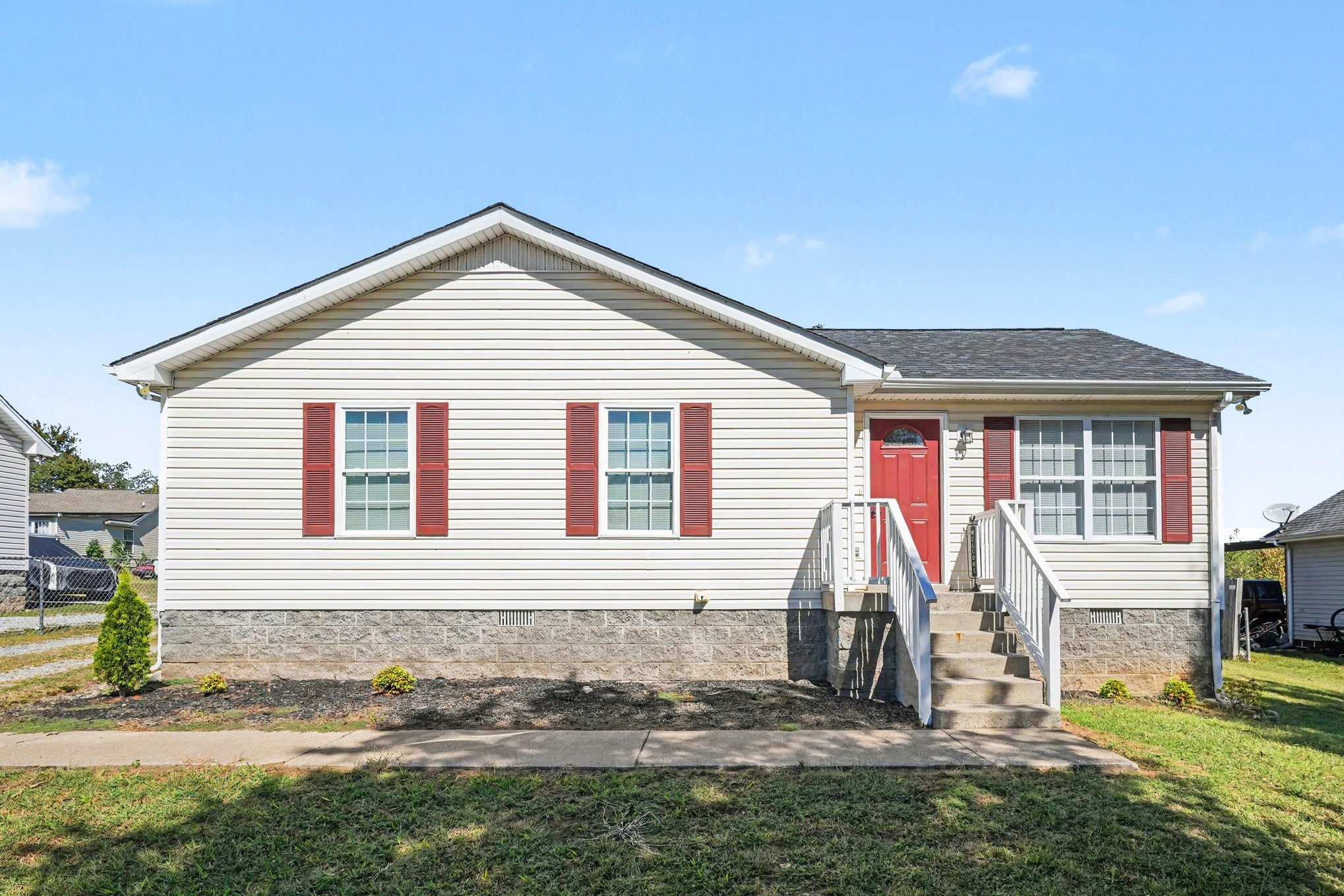 147 Greystone Dr Property Photo 1
