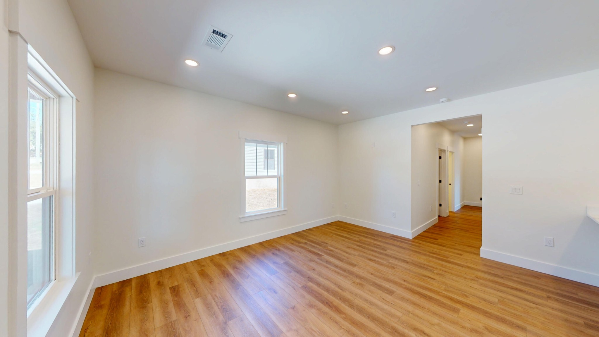 166 College Street Property Photo 3