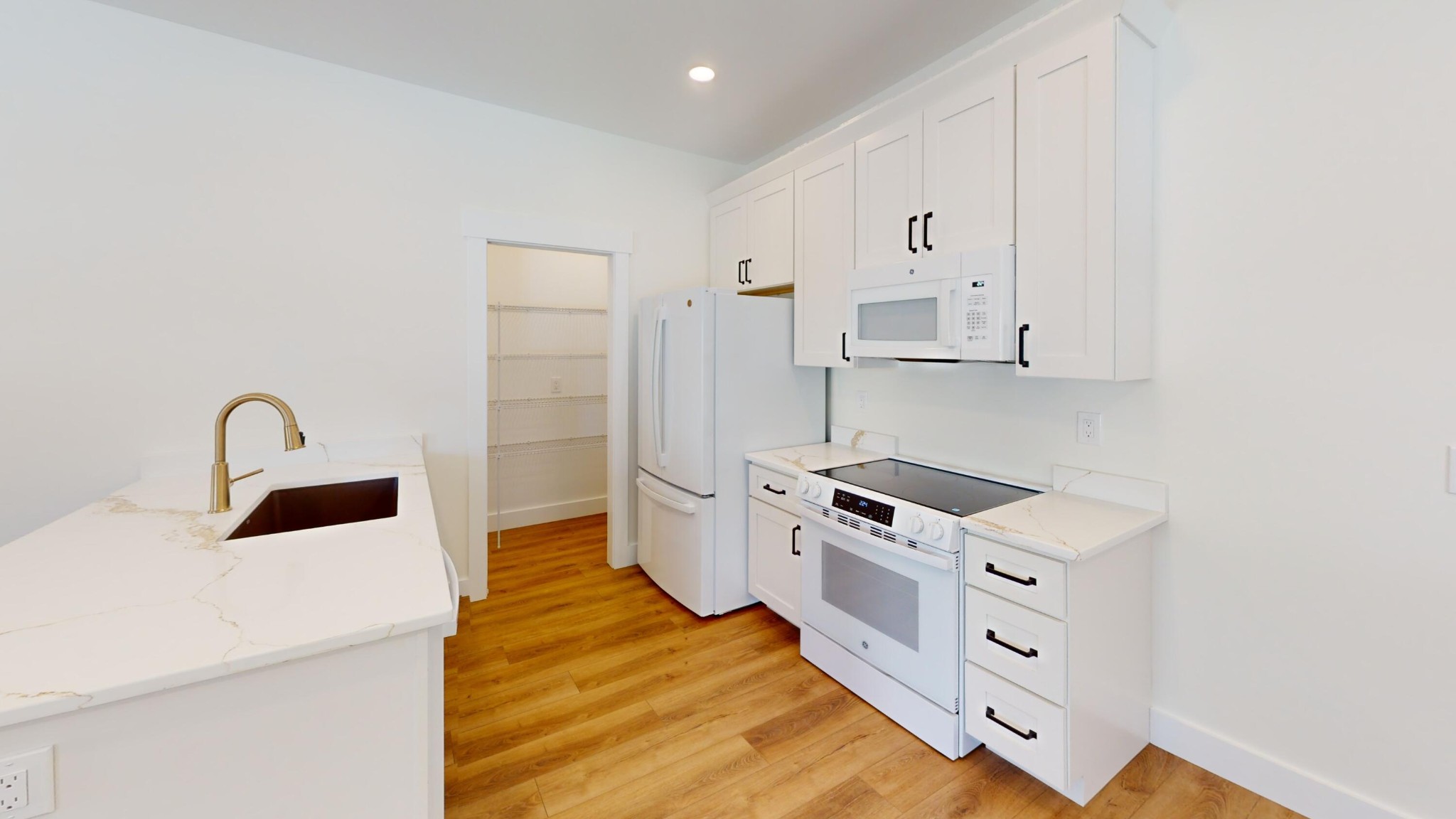 166 College Street Property Photo 7