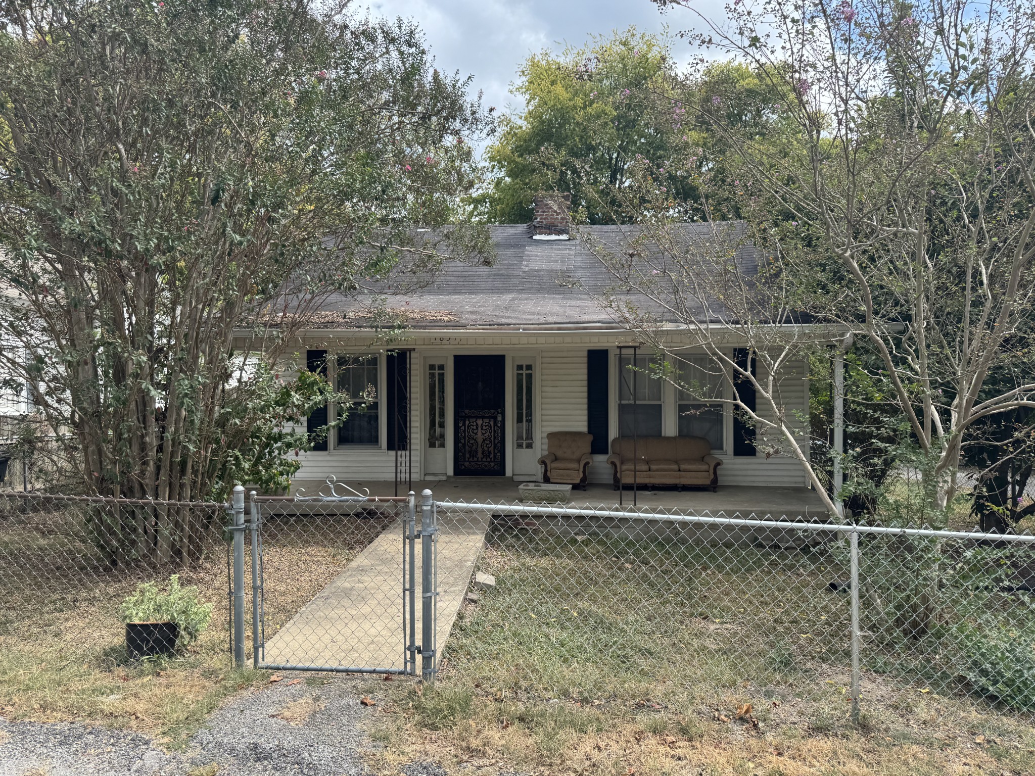1831 S Main St Property Photo 1