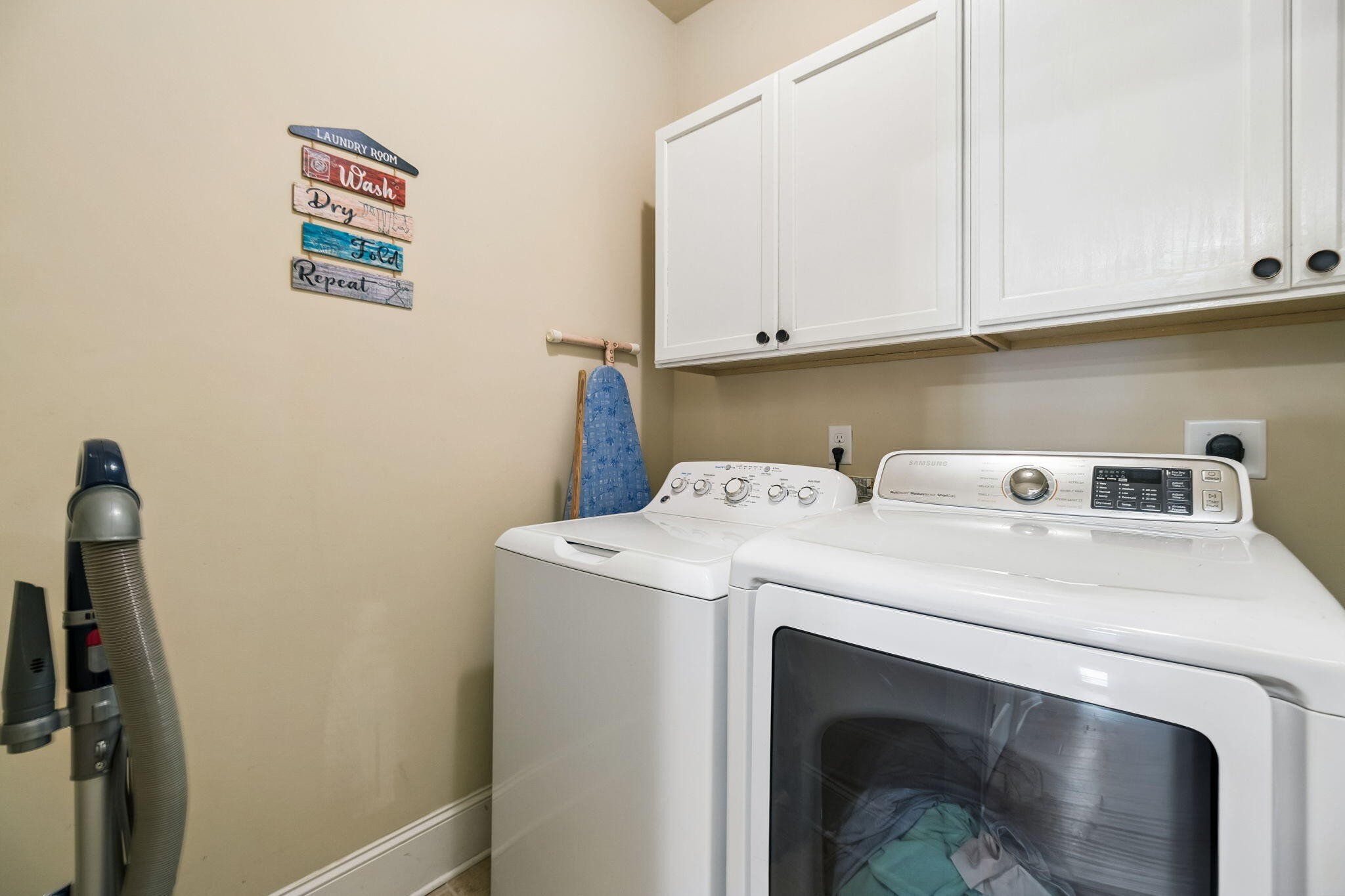 8074 Fox Glove Drive Property Photo 25