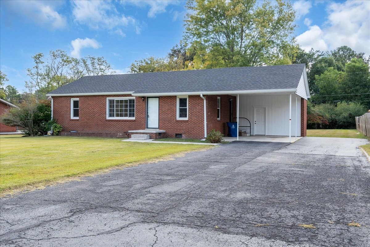 610 Henley St Property Photo 1