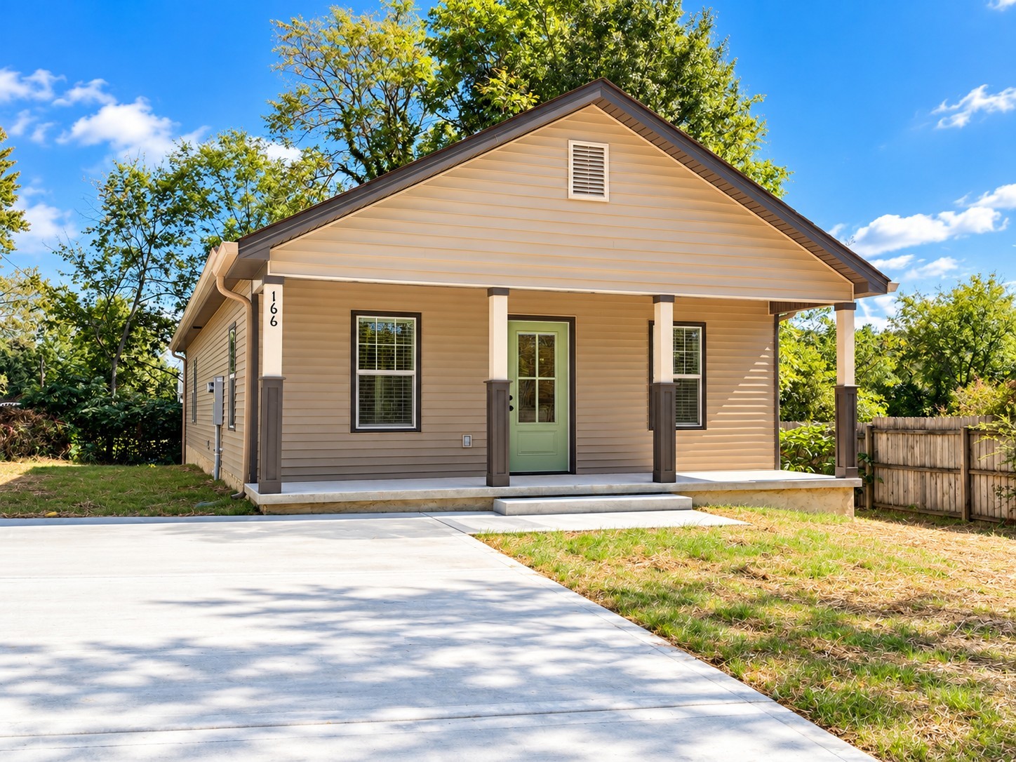 166 College St Property Photo 1