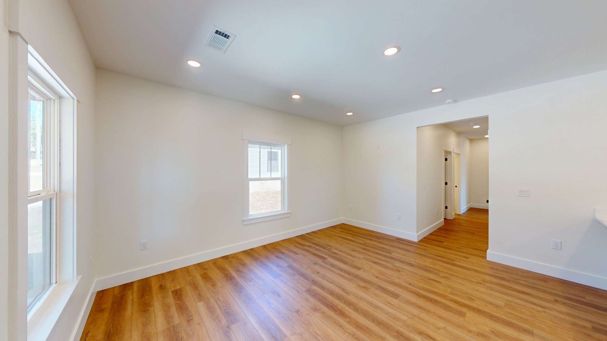 166 College St Property Photo 3