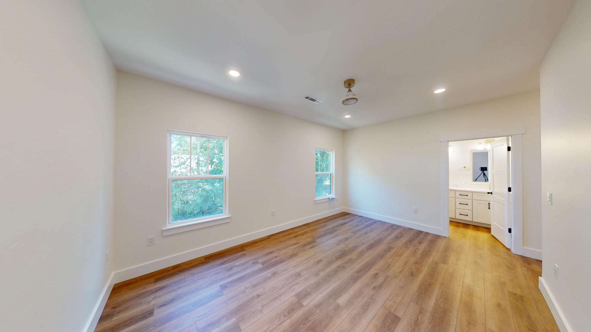 166 College St Property Photo 12
