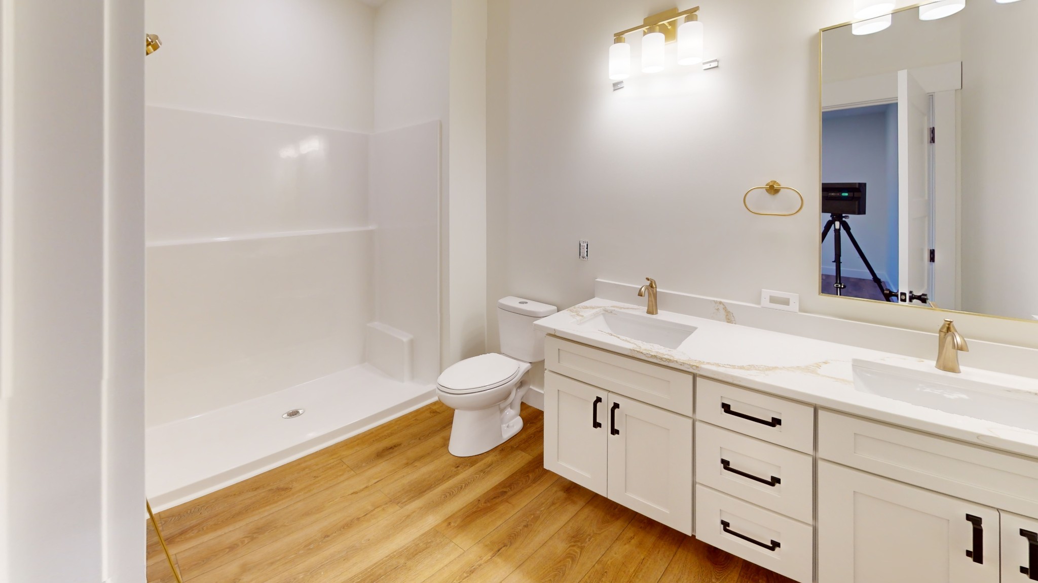 166 College St Property Photo 14