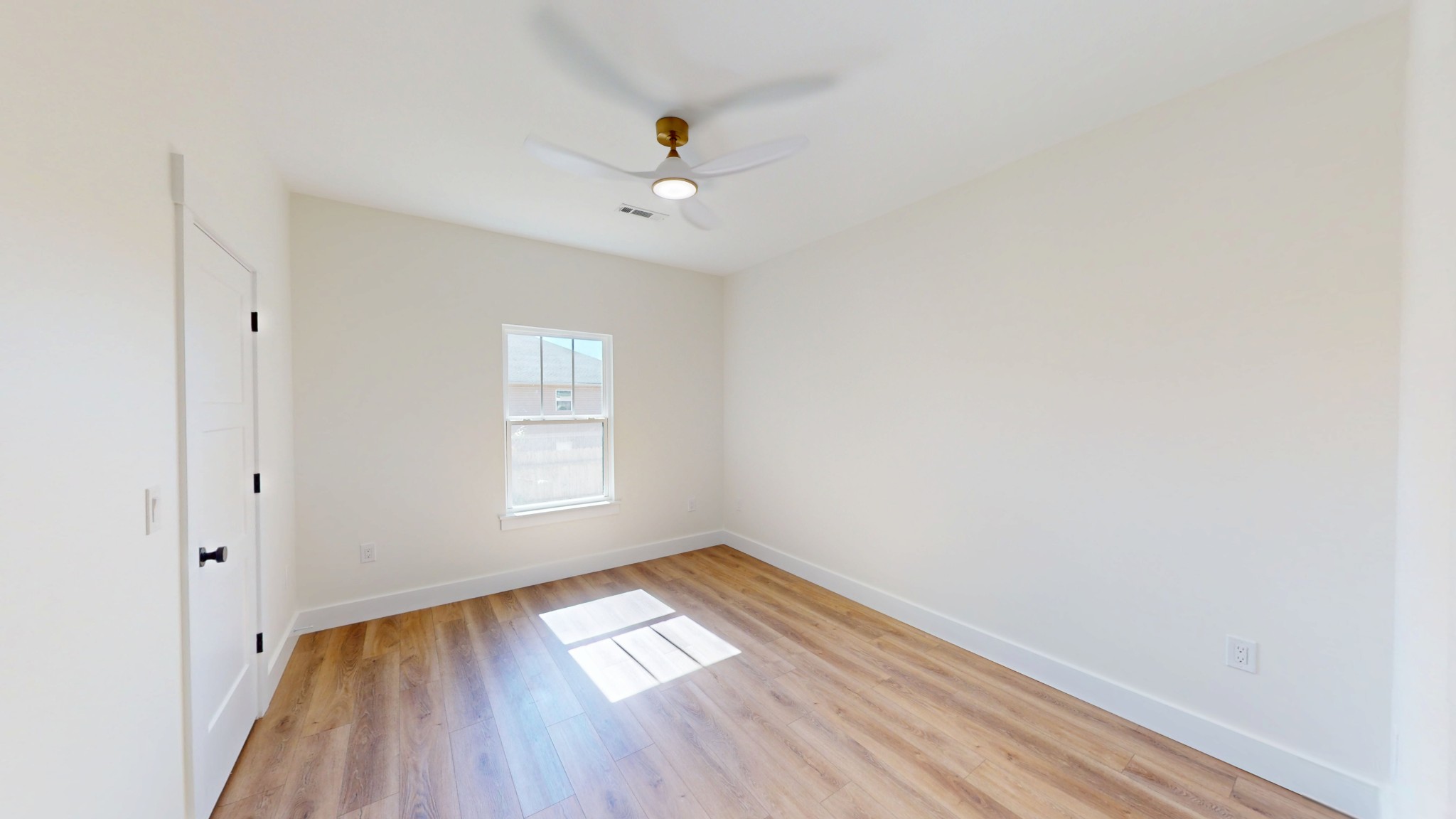 166 College St Property Photo 16