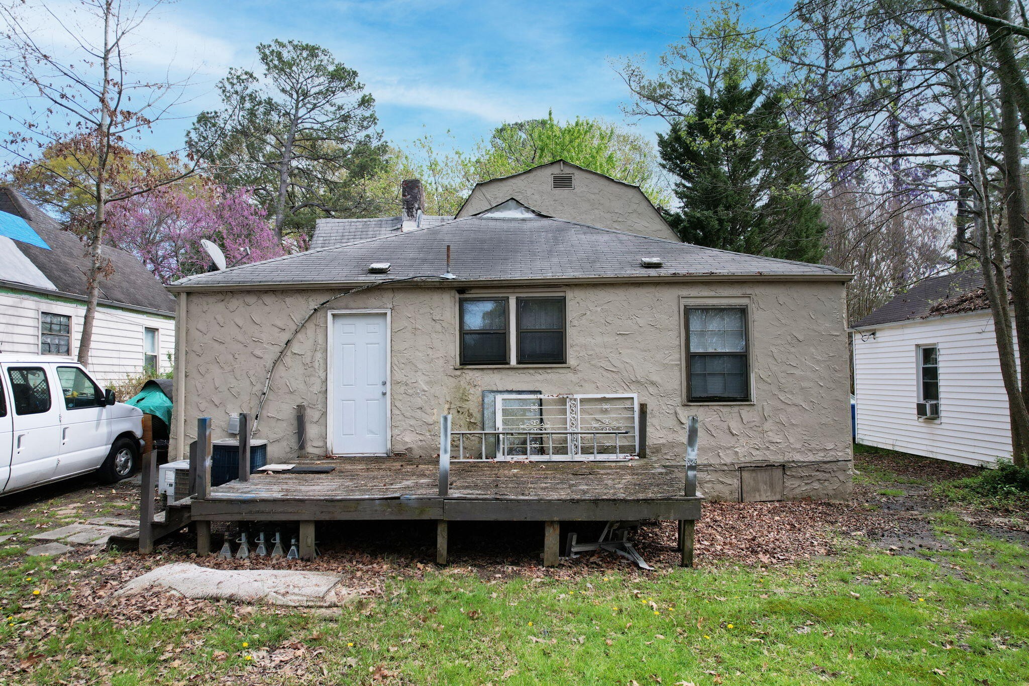 207 S Lovell Avenue Property Photo 2