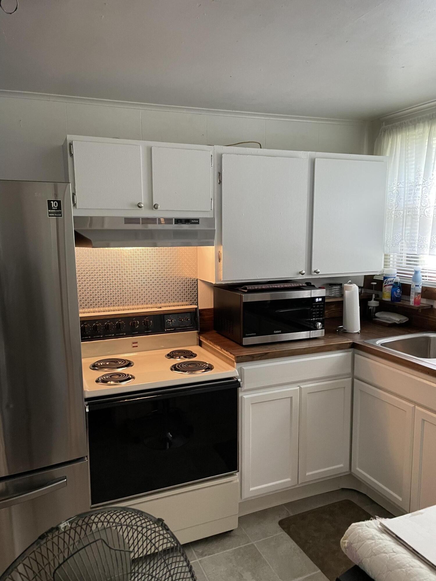 207 S Lovell Avenue Property Photo 4