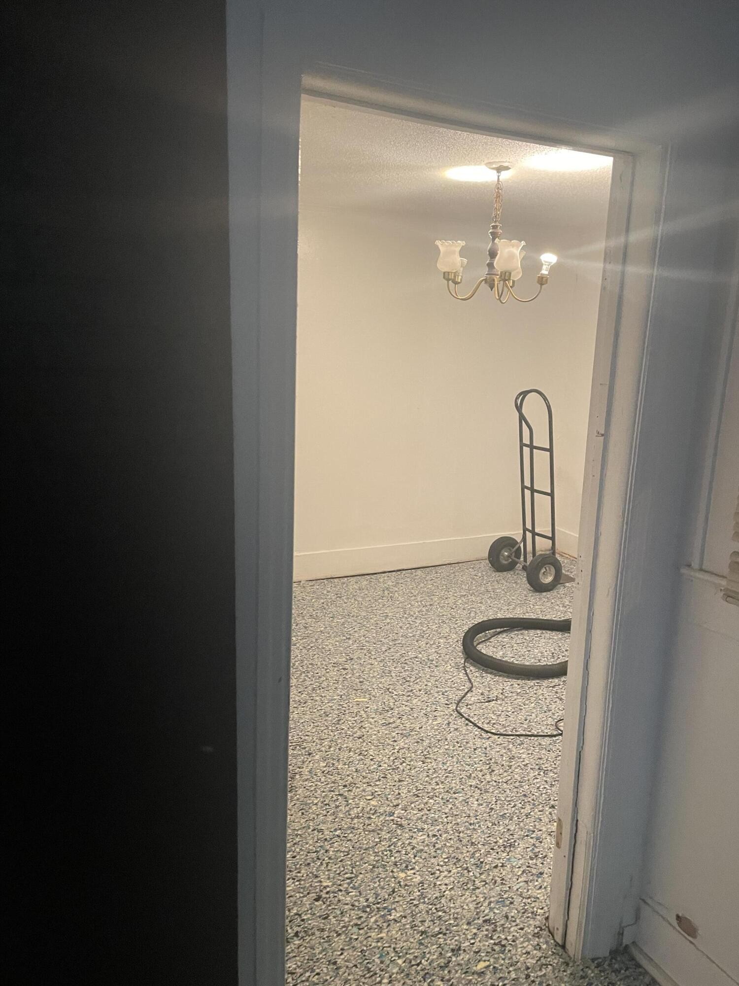 207 S Lovell Avenue Property Photo 10