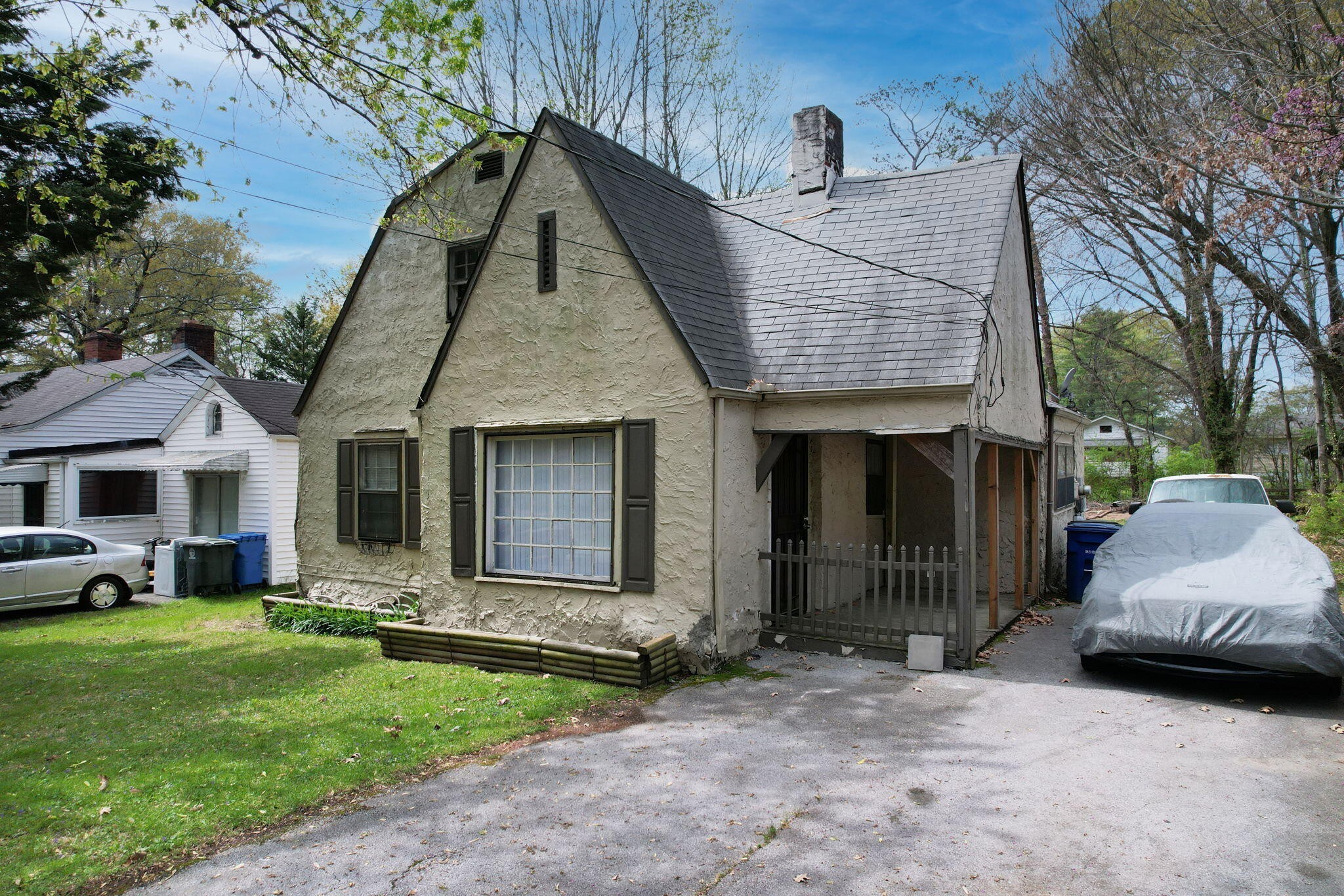 207 S Lovell Avenue Property Photo 12
