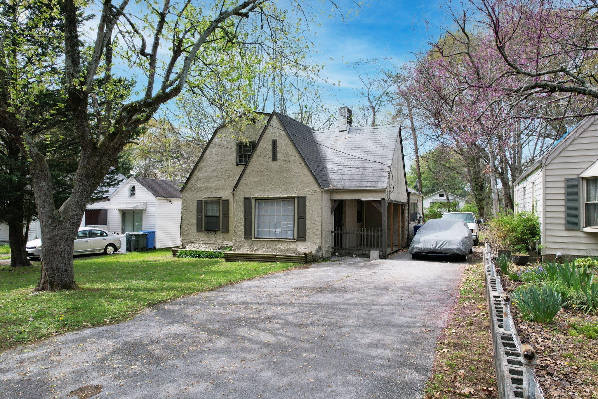 207 S Lovell Avenue Property Photo 15