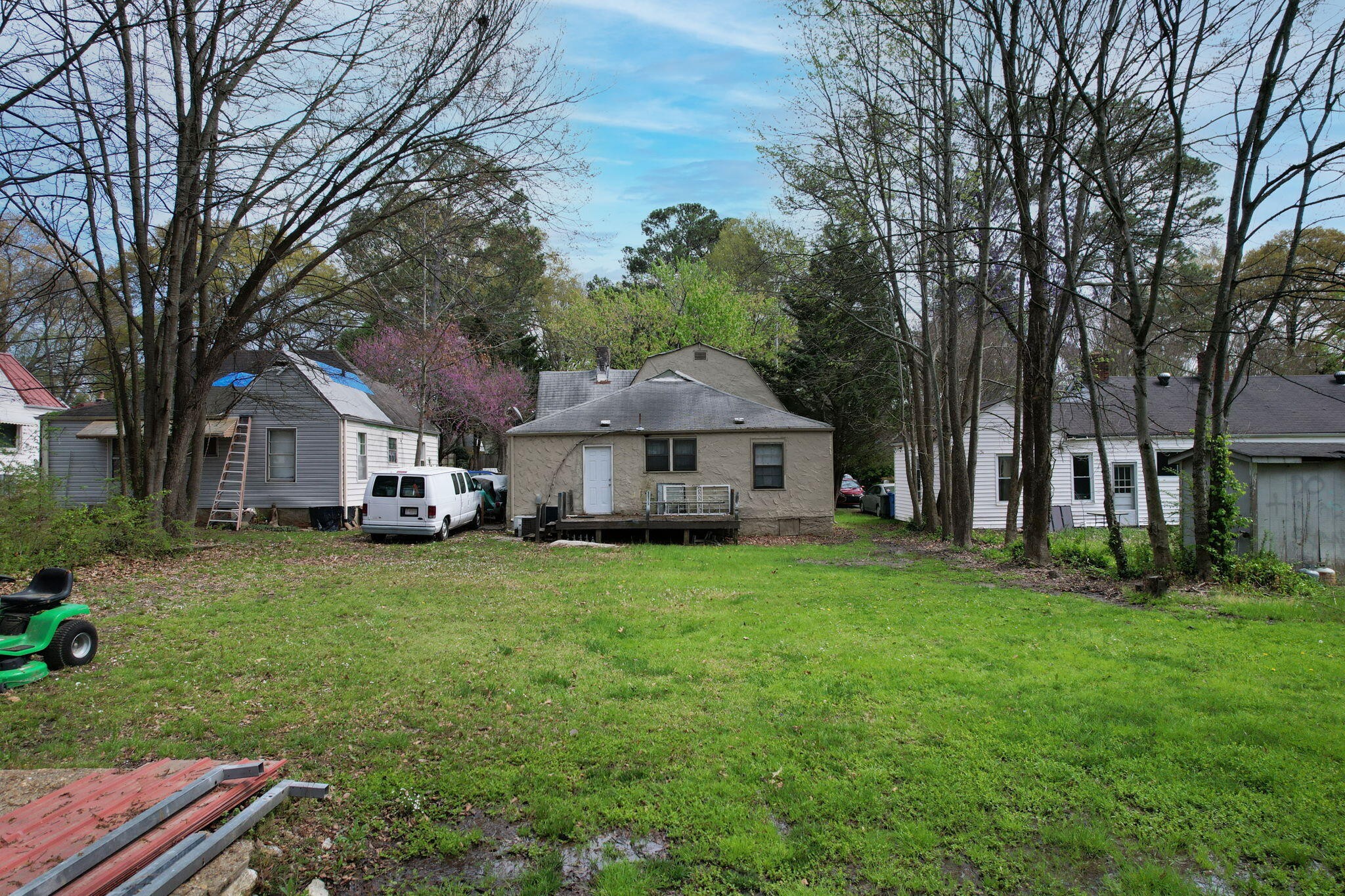 207 S Lovell Avenue Property Photo 17