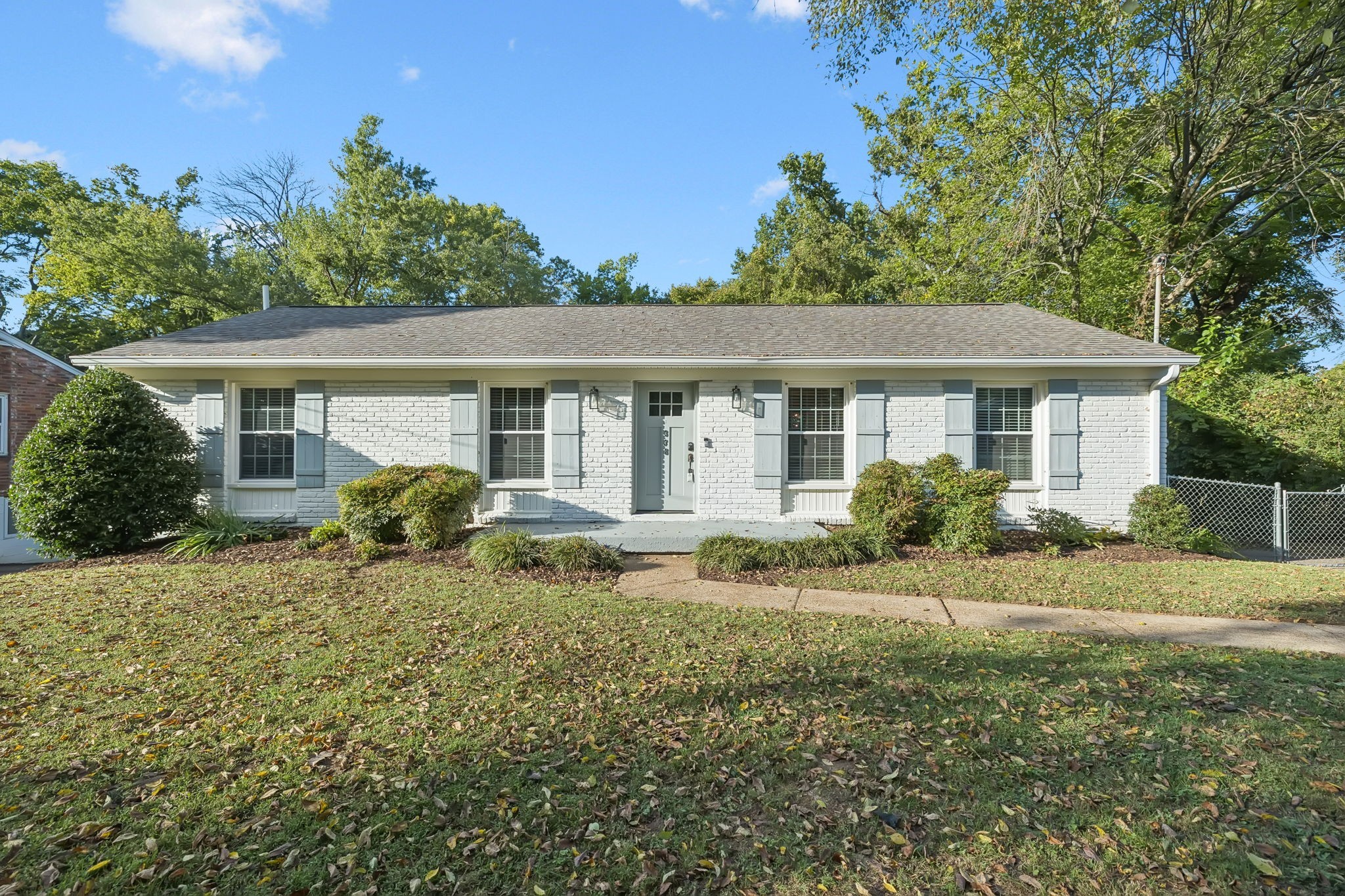 338 Lynn Dr Property Photo 2