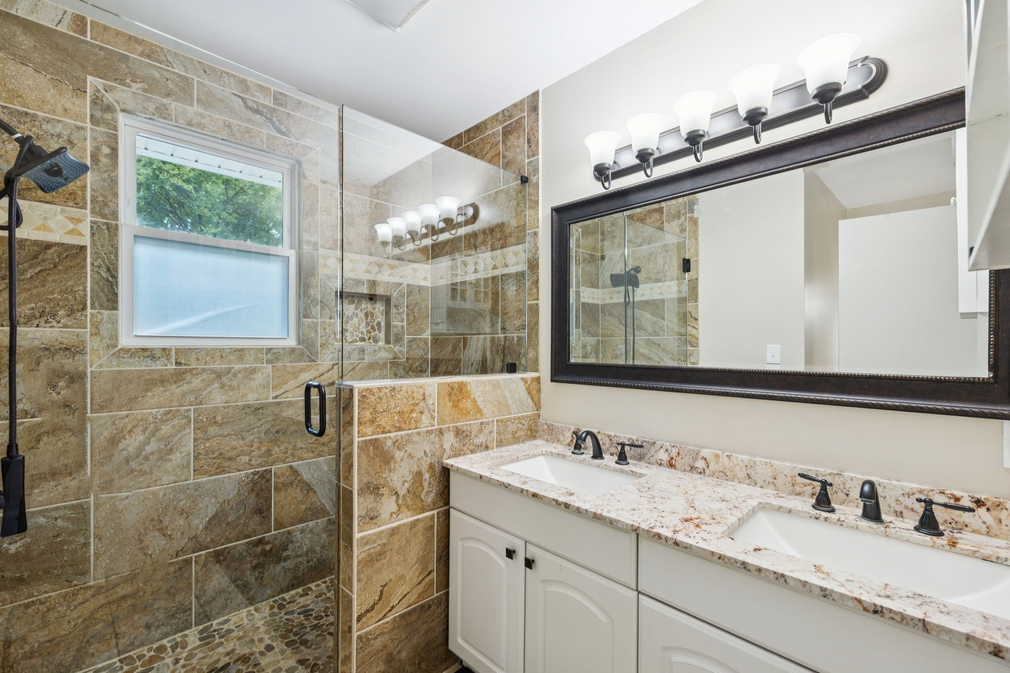 338 Lynn Dr Property Photo 11