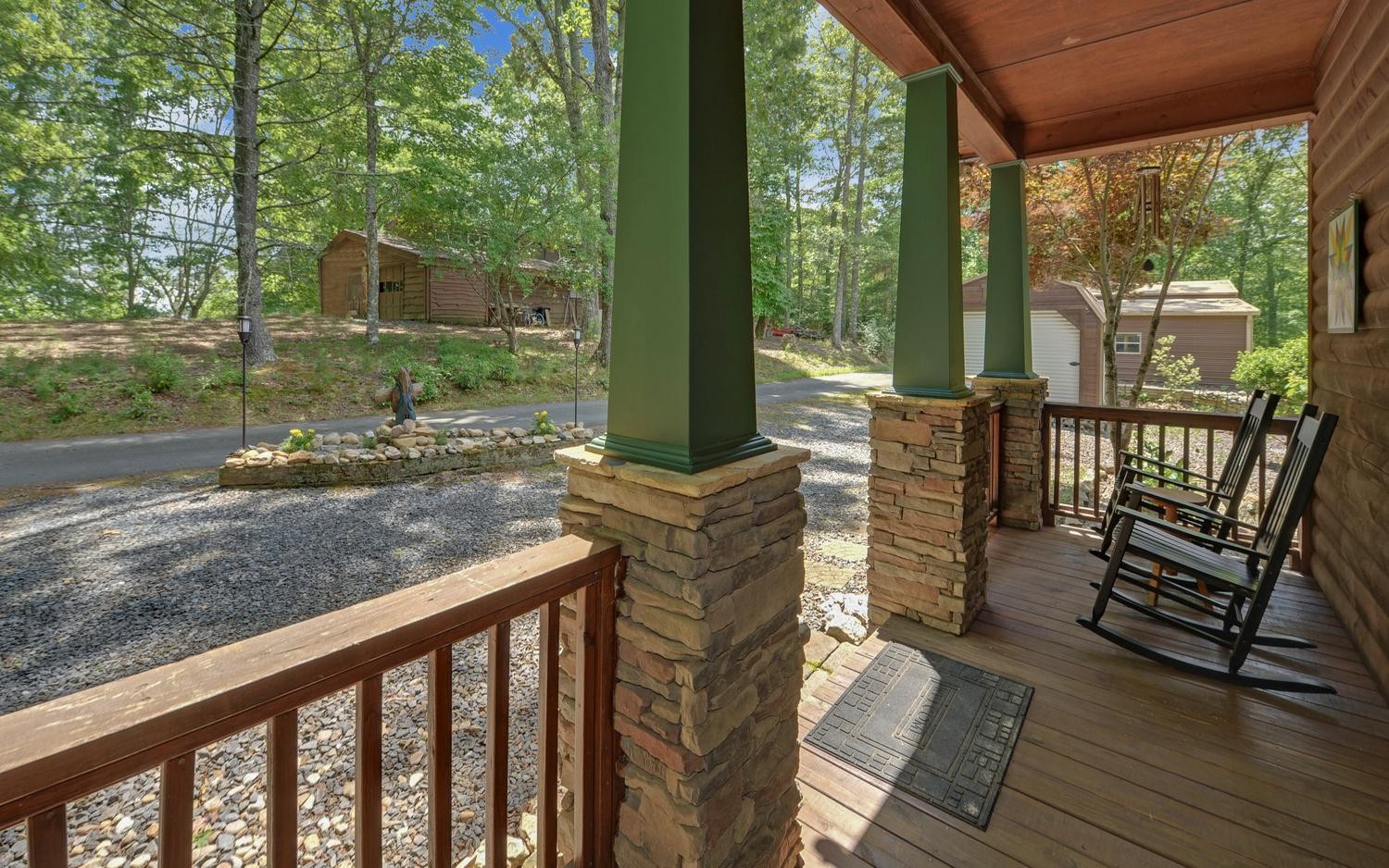 10 Piper Ln Property Photo 3