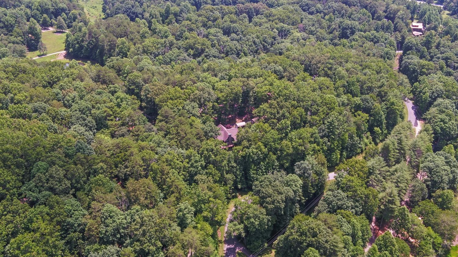 10 Piper Ln Property Photo 55