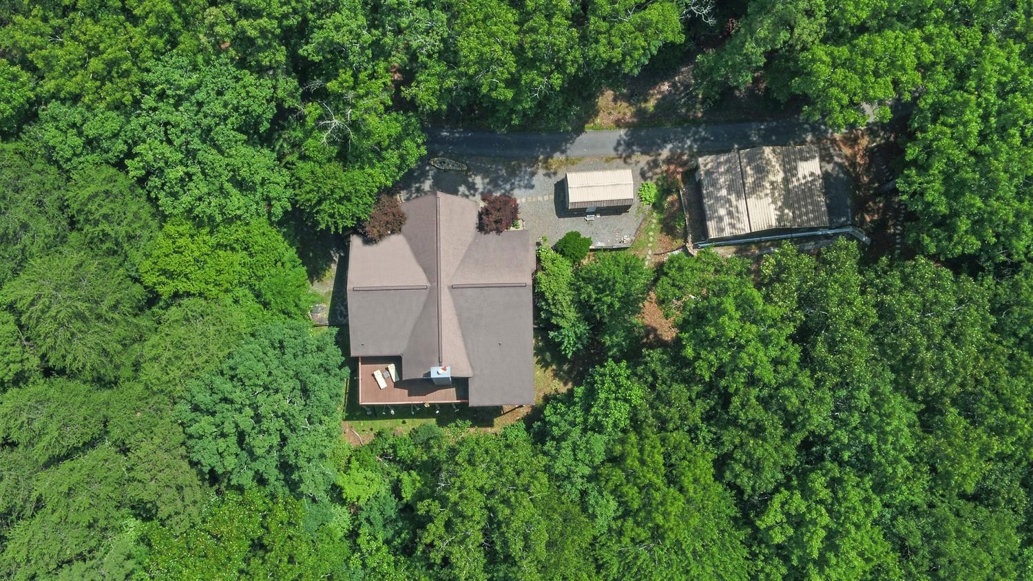 10 Piper Ln Property Photo 57
