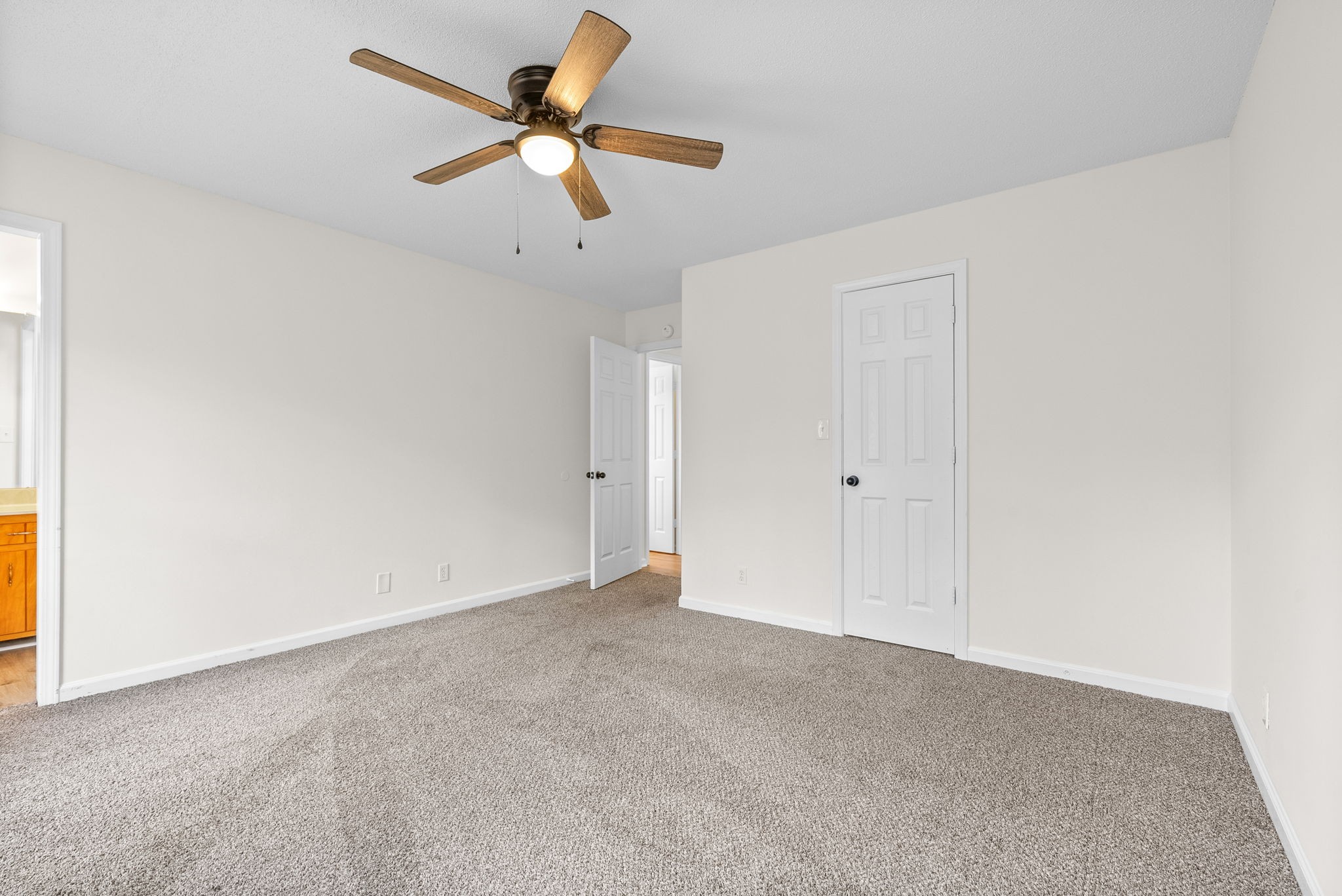 761 Spees Dr Property Photo 13