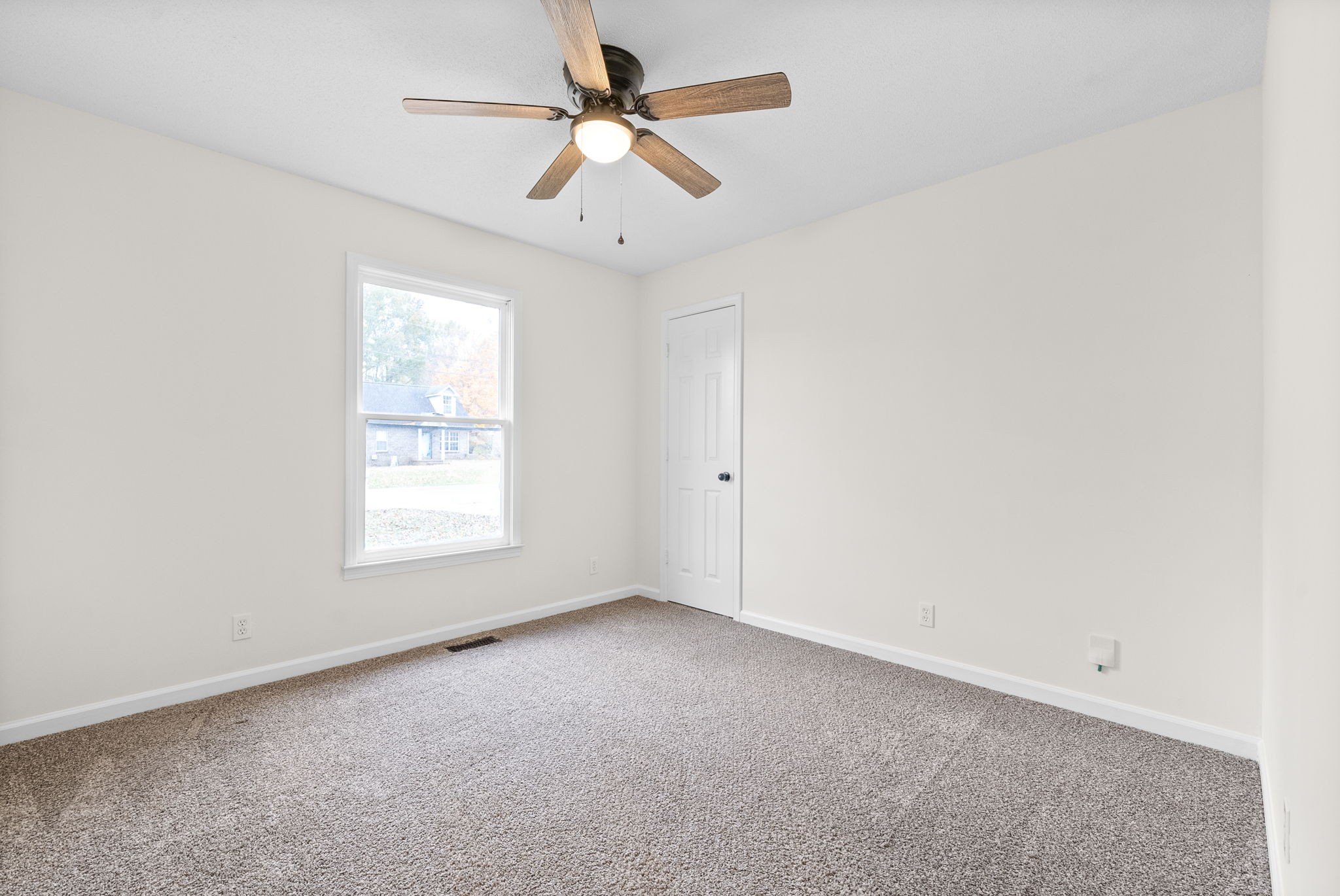 761 Spees Dr Property Photo 18