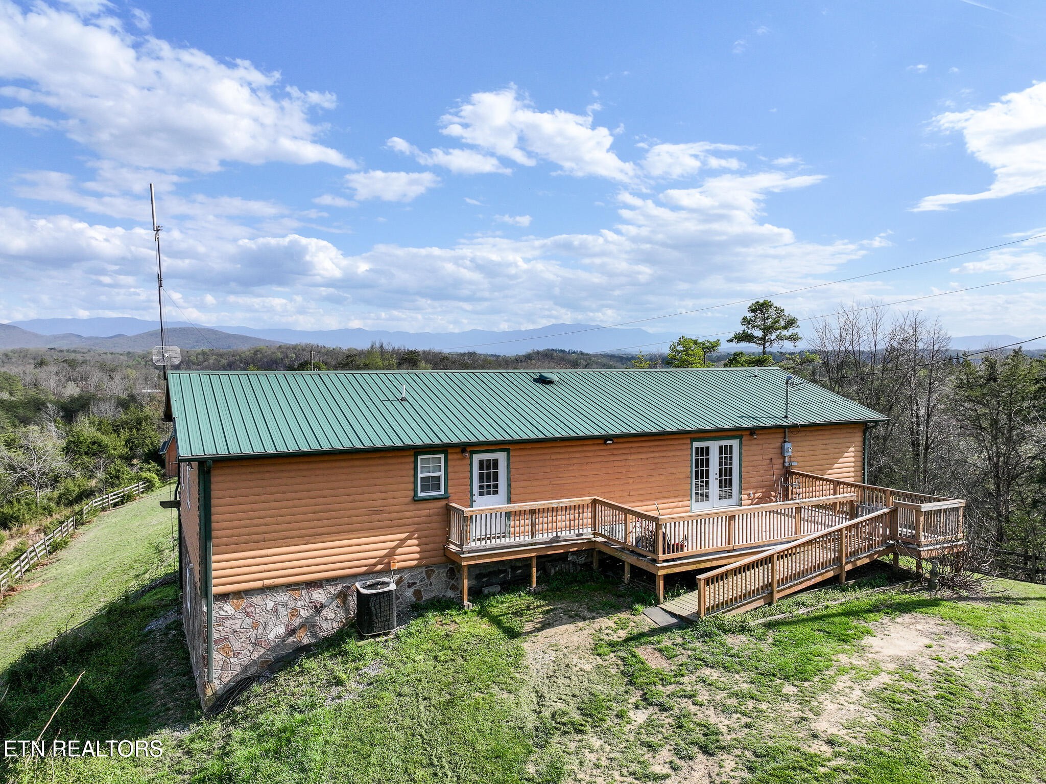 2440 Levee Way Property Photo 3