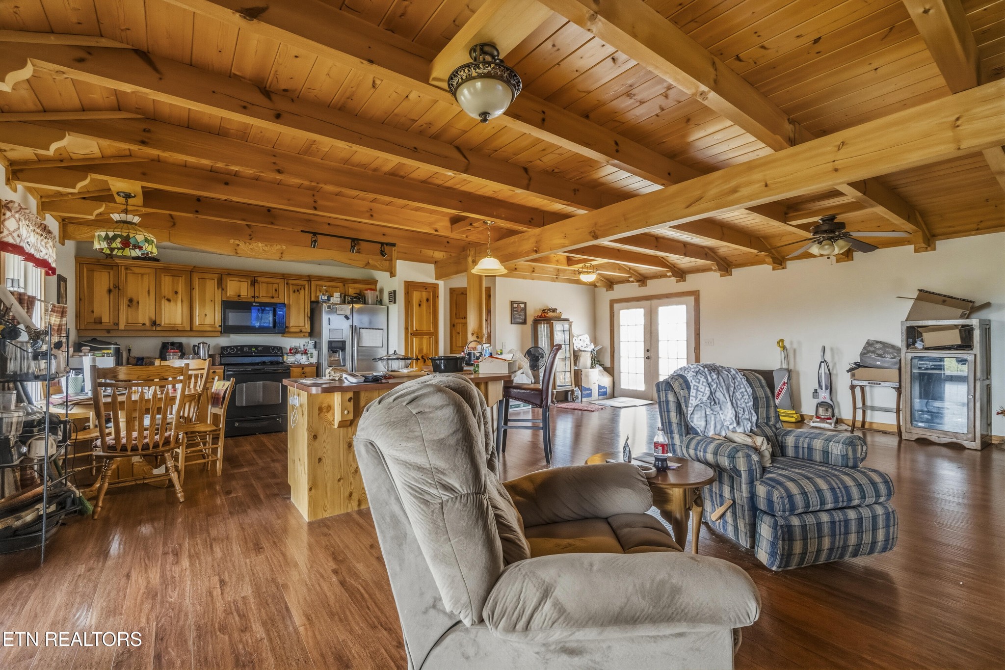 2440 Levee Way Property Photo 4
