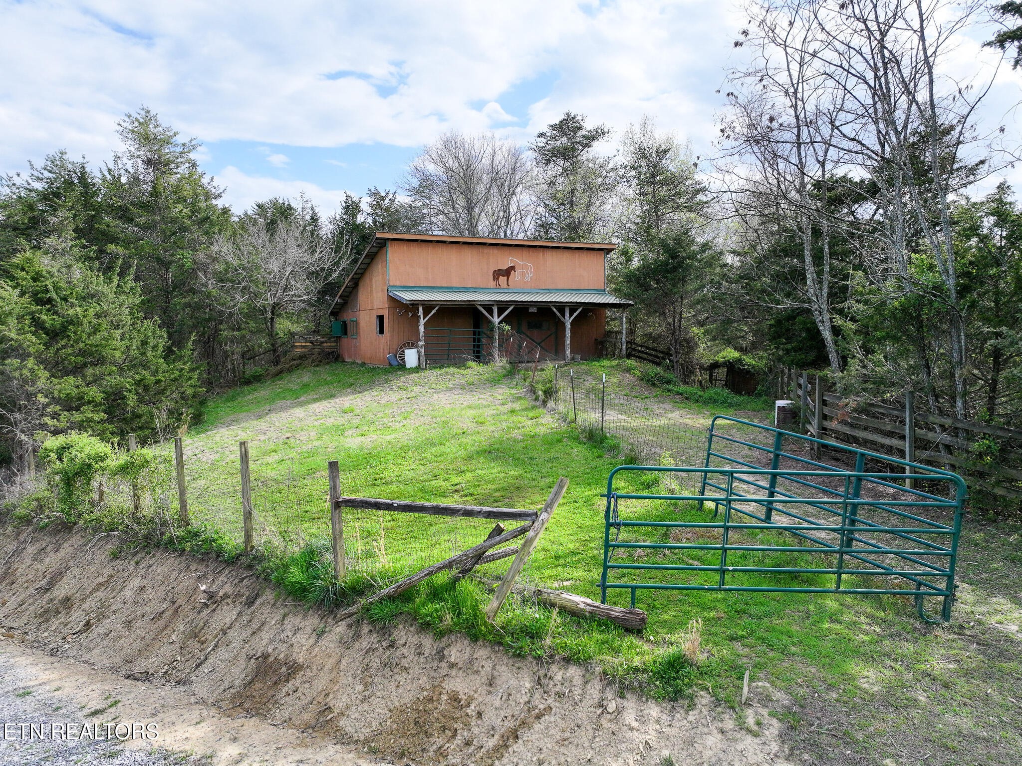 2440 Levee Way Property Photo 10