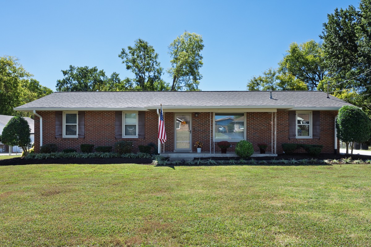 114 Woodyside Dr Property Photo 1
