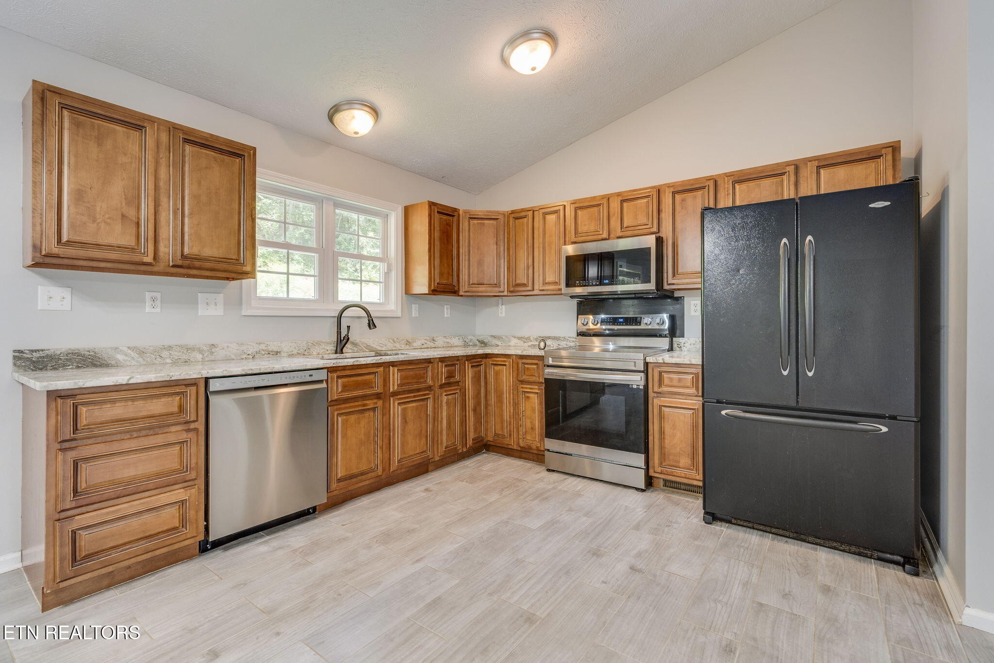 108 Plymouth Property Photo 8