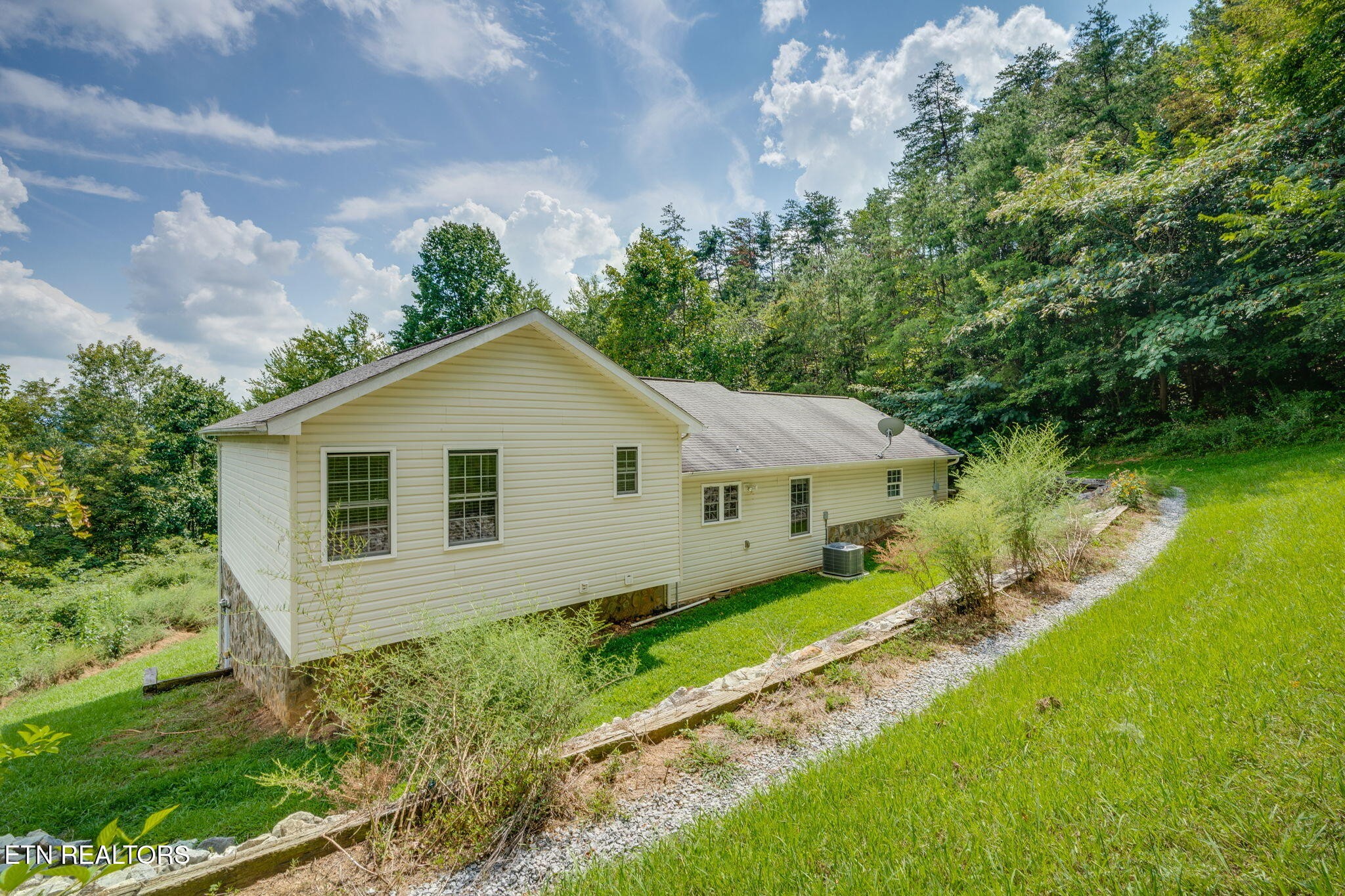 108 Plymouth Property Photo 28