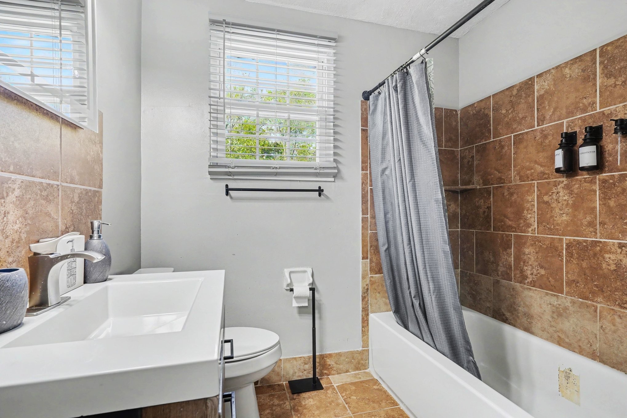 4880 Barclay Square Dr Property Photo 17
