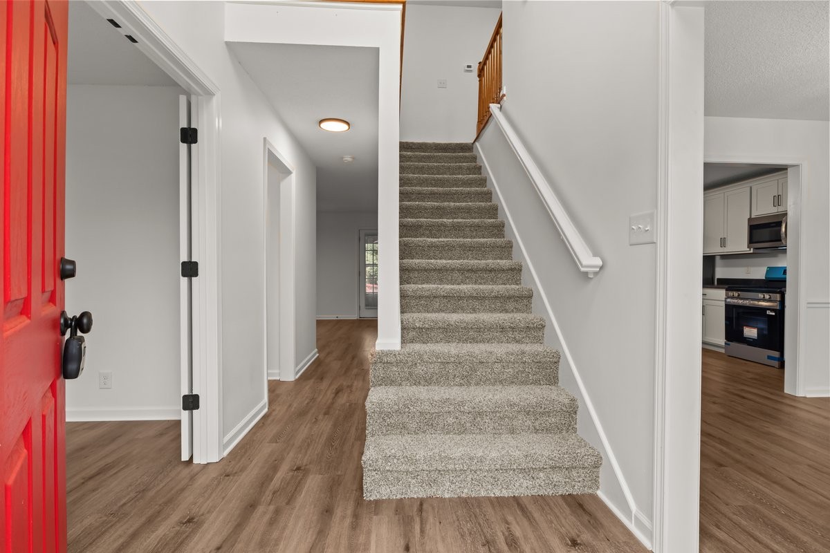 1244 Gatsby Ct Property Photo 3
