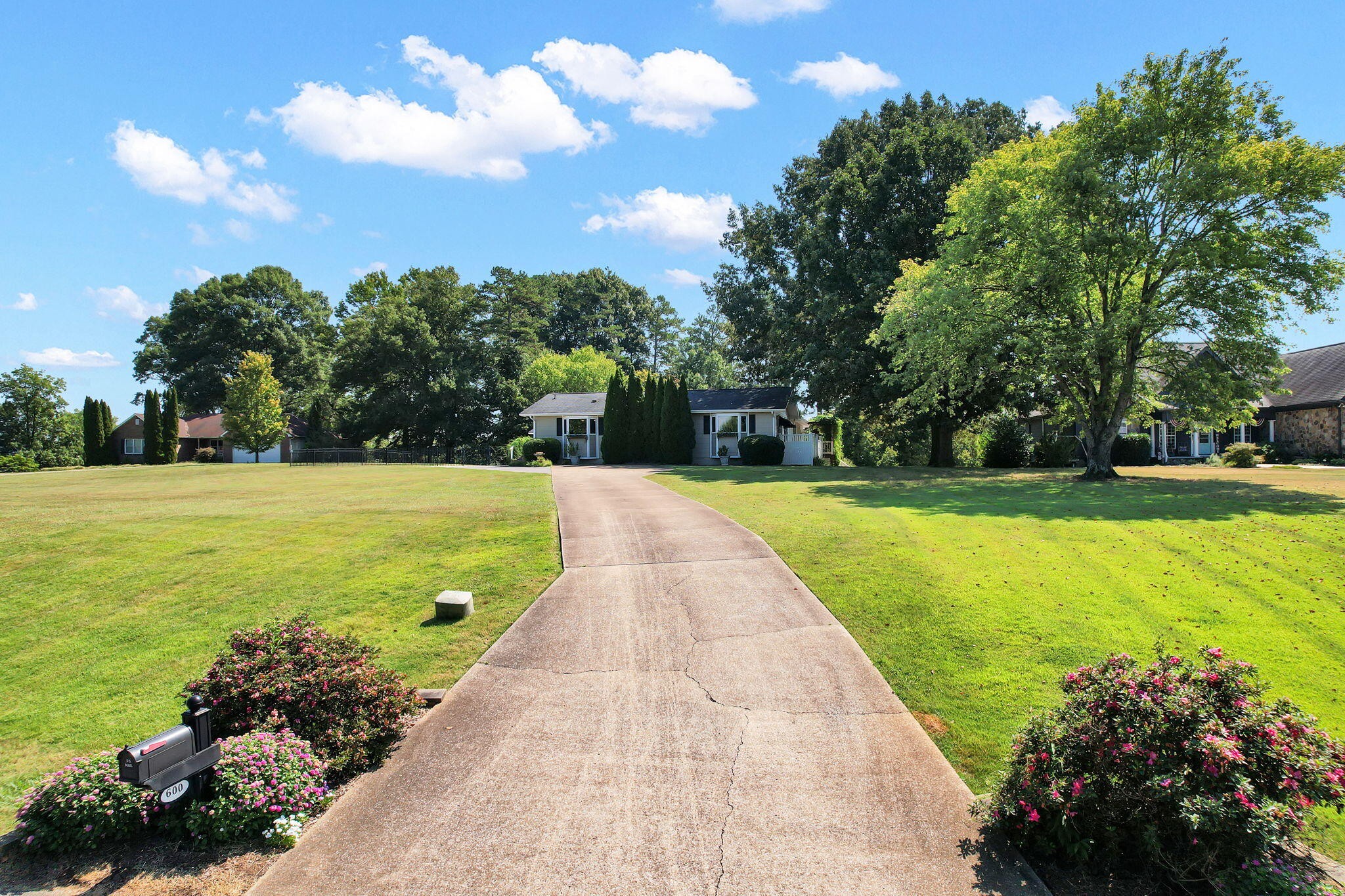 600 Rockholt Lane Property Photo 2