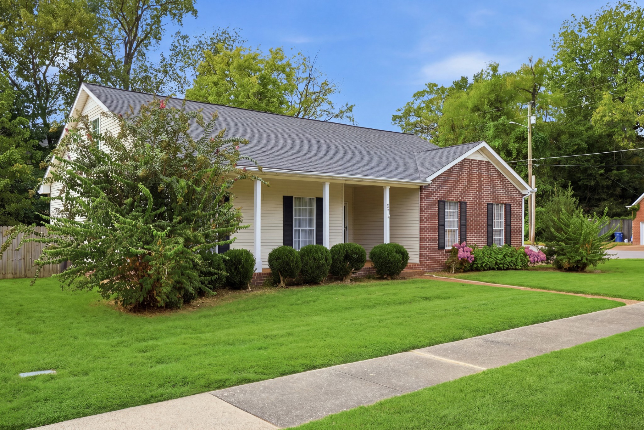 1599 Birchwood Cir Property Photo 2