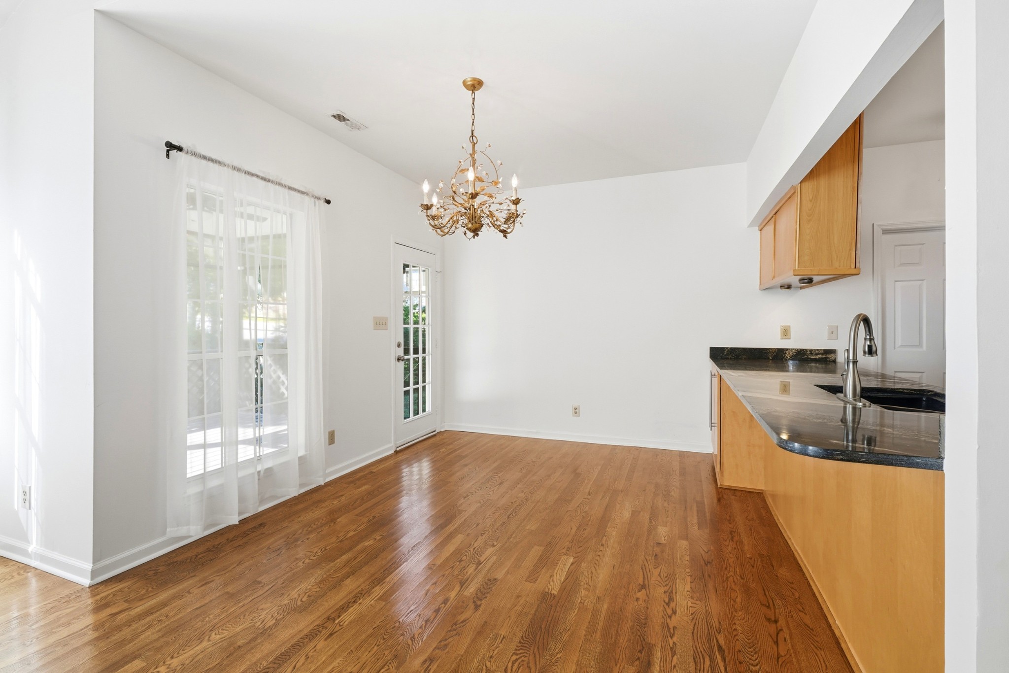1599 Birchwood Cir Property Photo 9