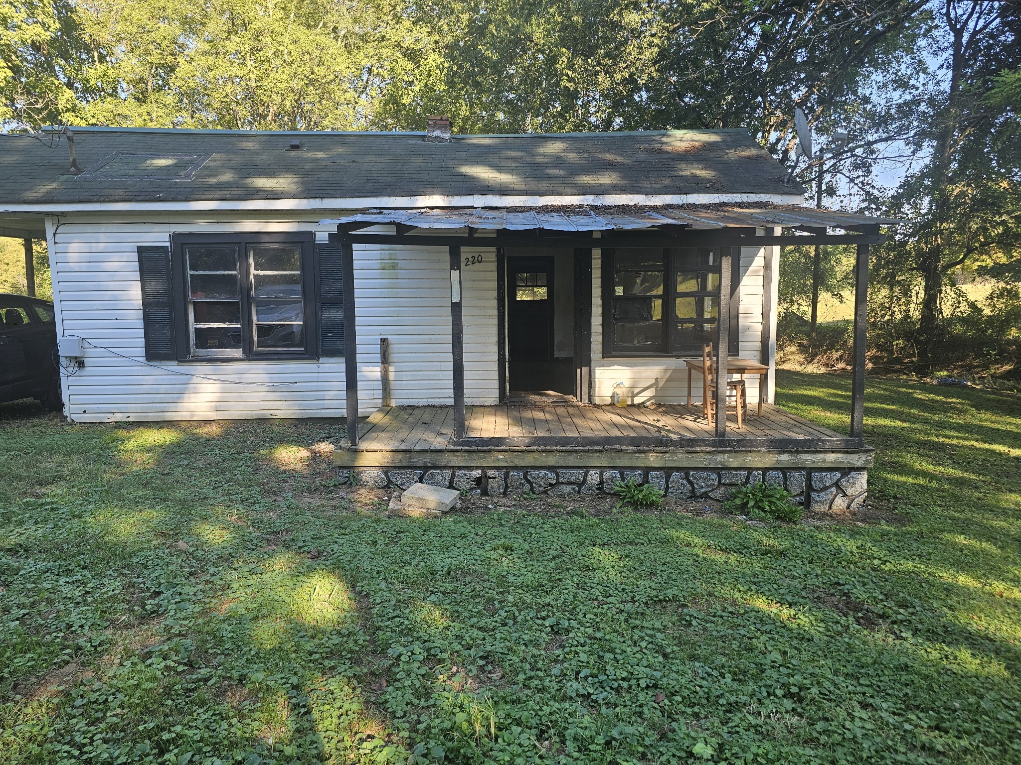 220 Oak St Property Photo 1