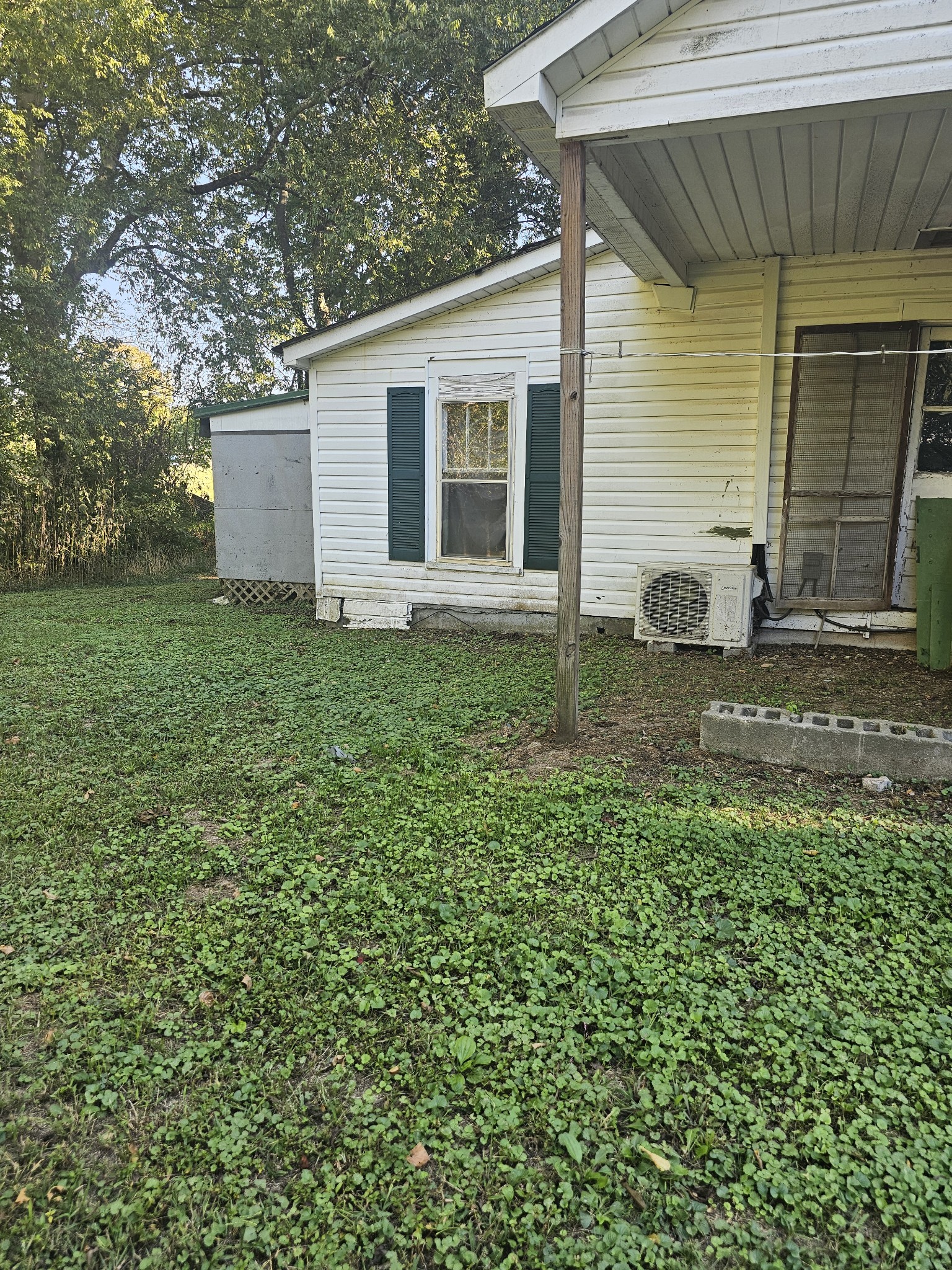 220 Oak St Property Photo 2
