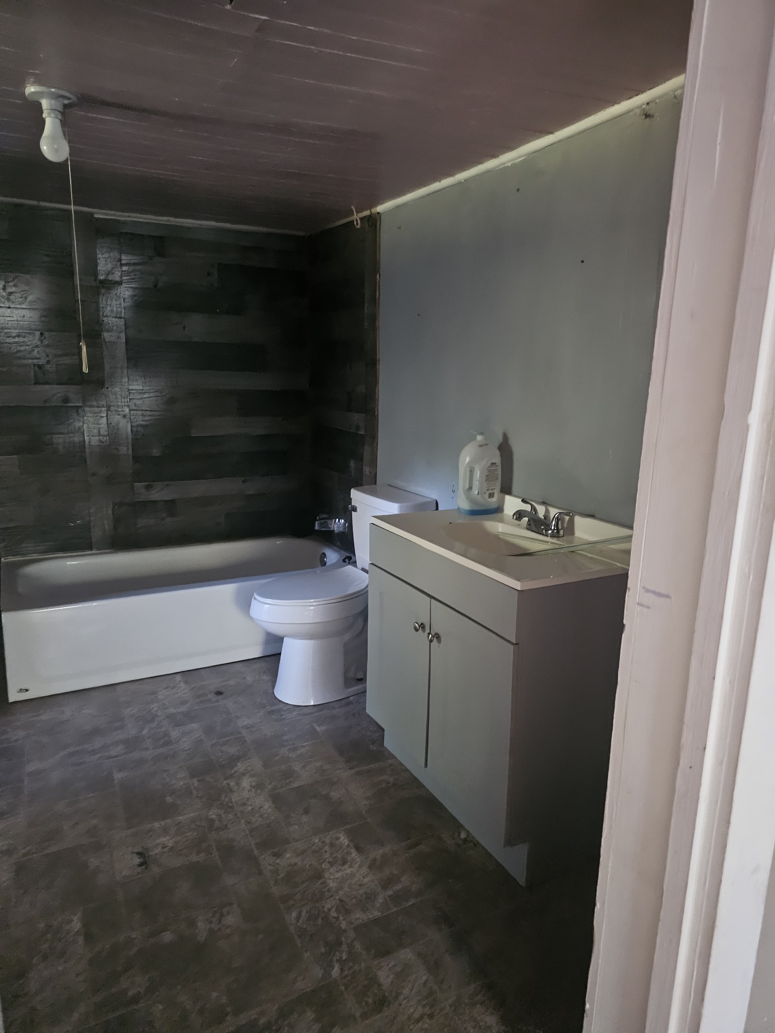 220 Oak St Property Photo 5